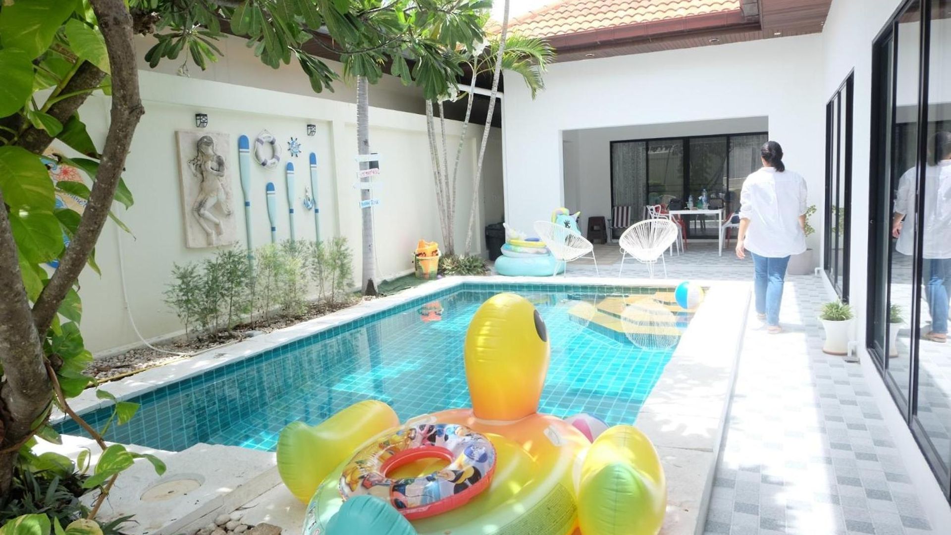 The Pool House No.8 *