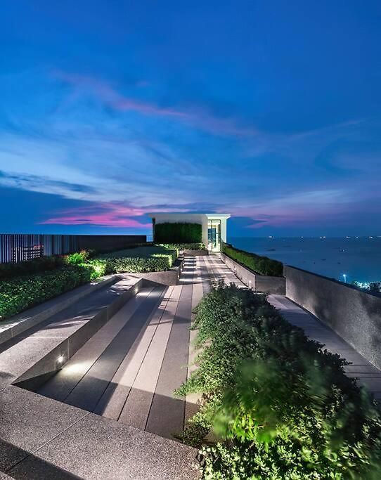 2 Bed Excellent Location Infinity Pool Pattaya
