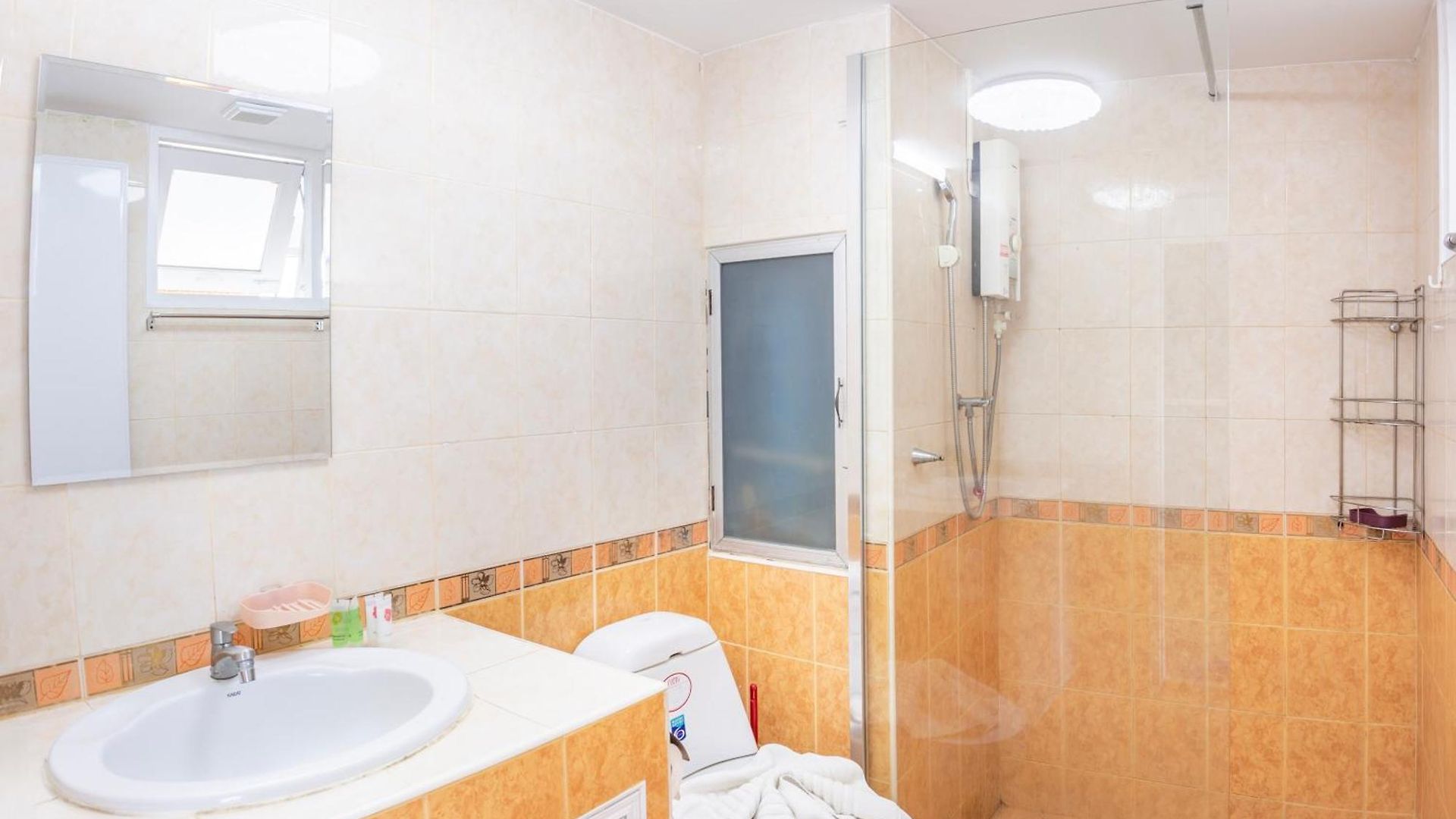 Hagone Condotel - Pool, Near & Steps To Weekend Market Pattaya