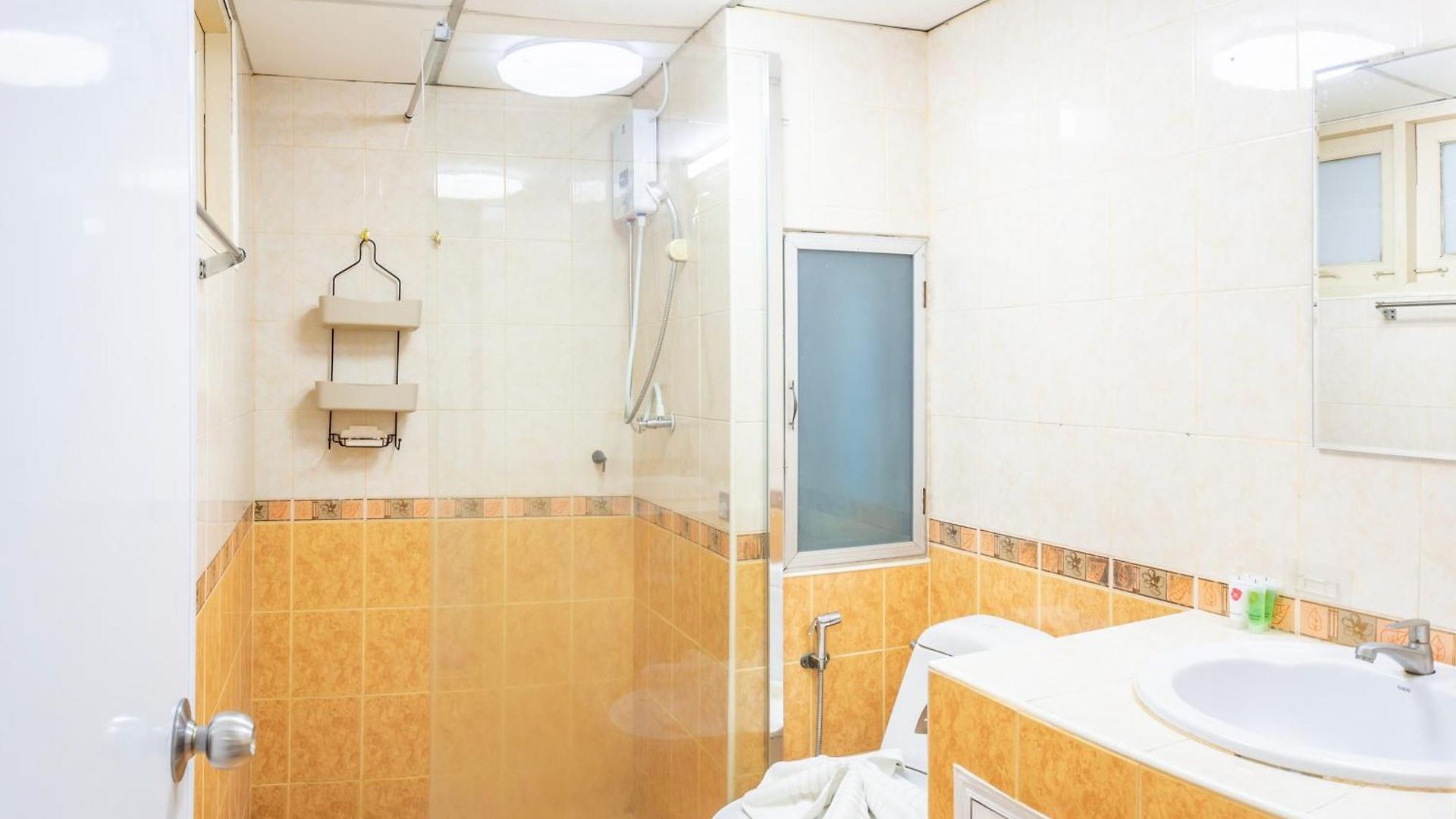Hagone Condotel - Pool, Near & Steps To Weekend Market อพาร์ทเม้น