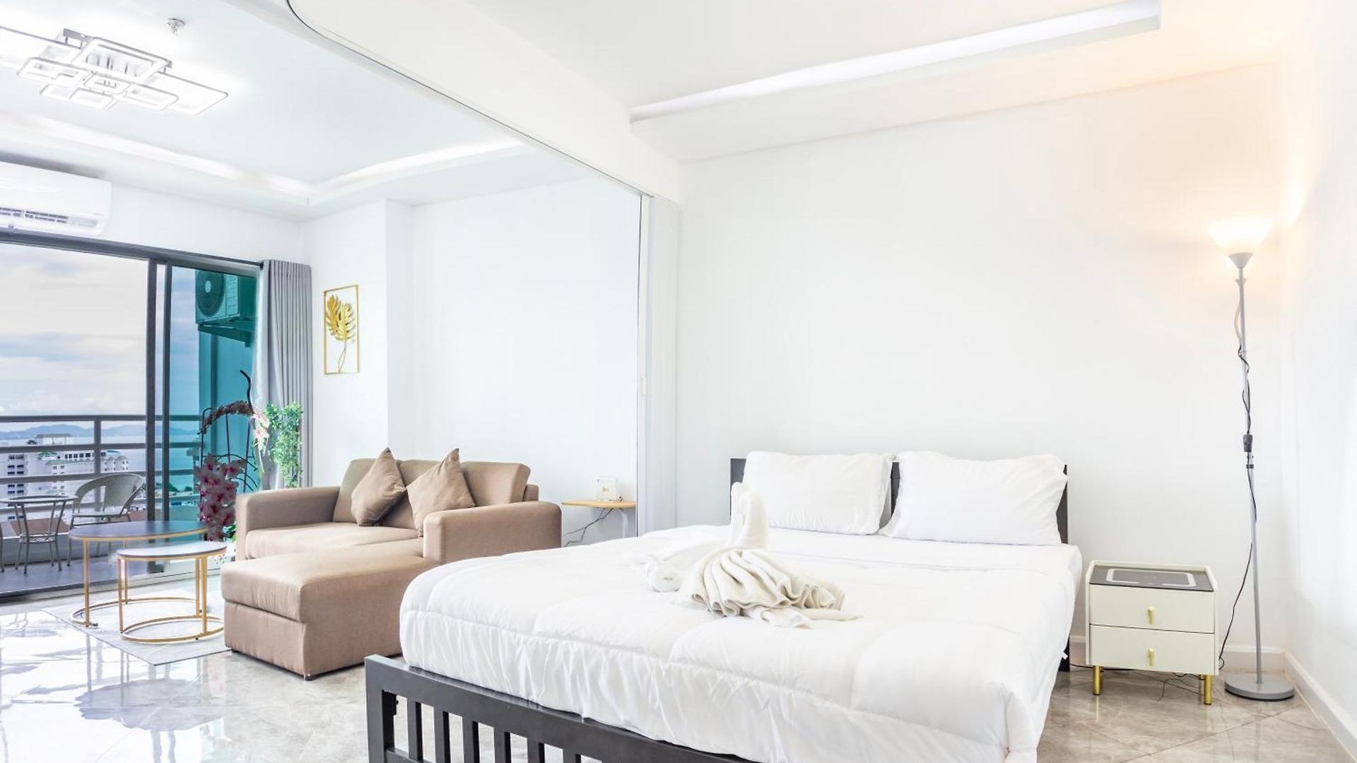 View Talay 5 - Beachfront Ocean View - High Floor & Huge Pool Pattaya