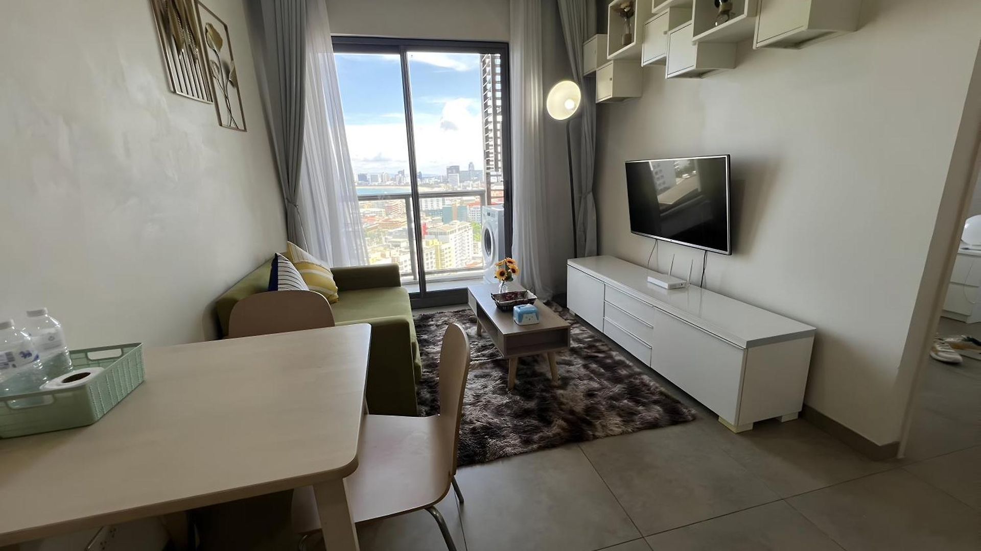 Unixx South - Only Sea View Apartment Pattaya