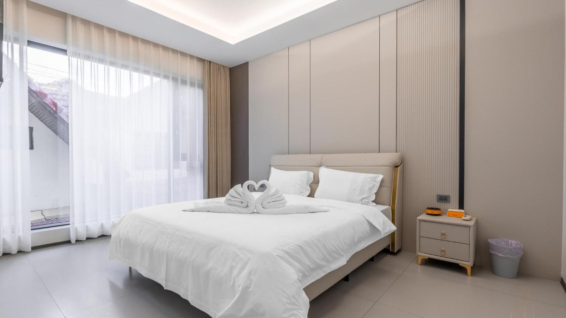 Villa T M L-urban Modern Pool -4 Bedrooms & 5 Bathrooms - Private Ktv - Prime Location -family & Group