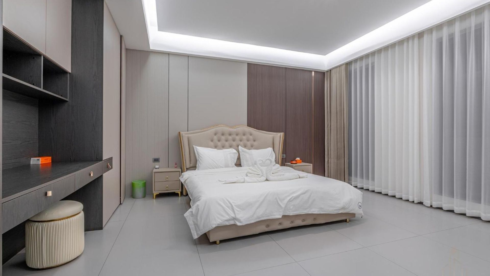 Villa T M L-urban Modern Pool -4 Bedrooms & 5 Bathrooms - Private Ktv - Prime Location -family & Group Pattaya