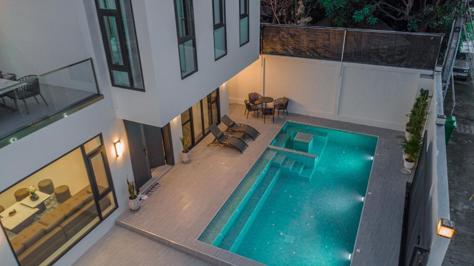 T M L-urban Modern Pool -4 Bedrooms & 5 Bathrooms - Private Ktv - Prime Location -family & Group *
