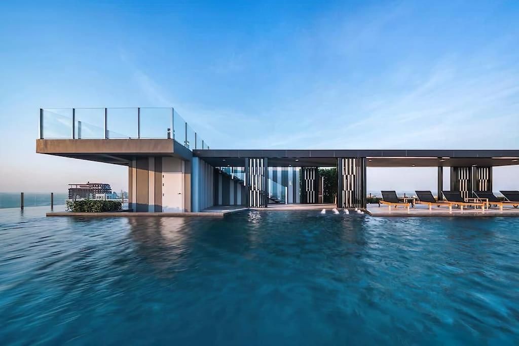อพาร์ทเม้น 2 Bed At Excellent Location -