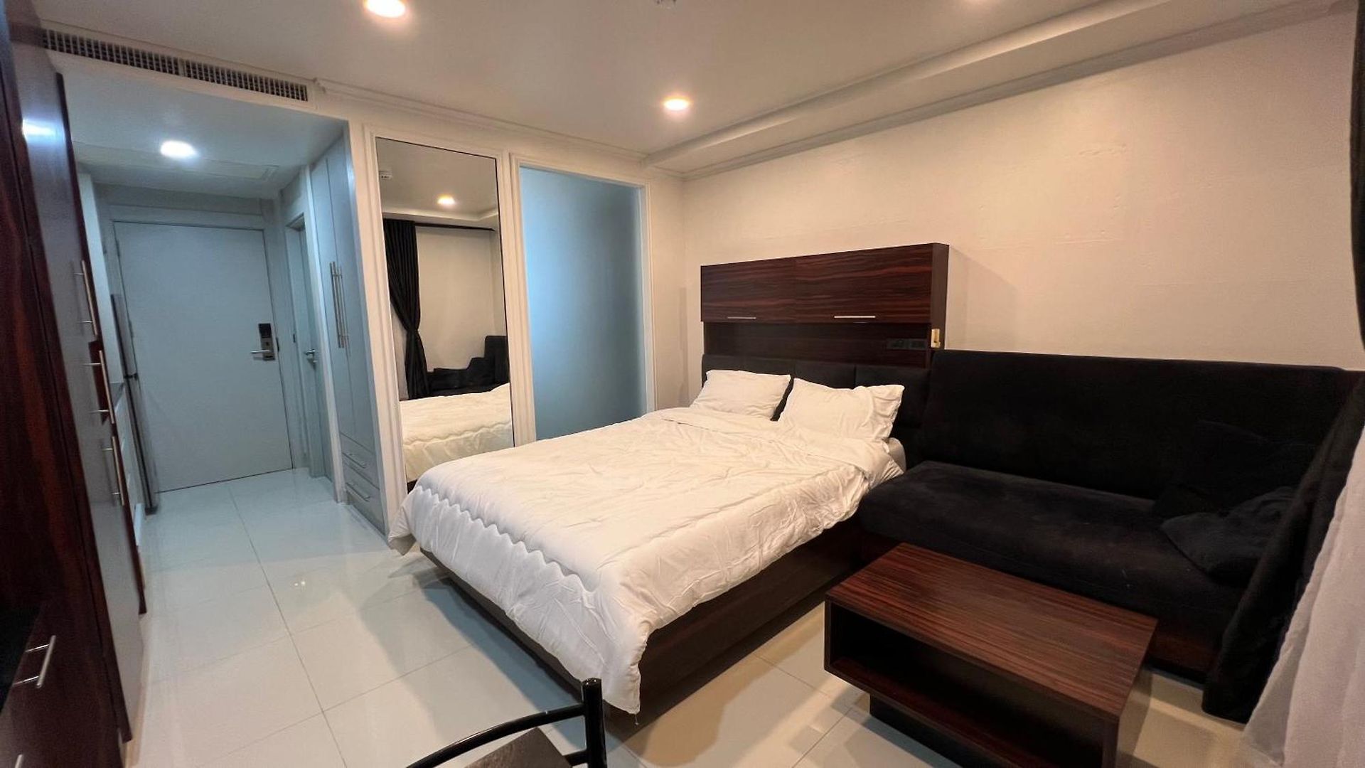 โรงแรม Novana South By Walee *