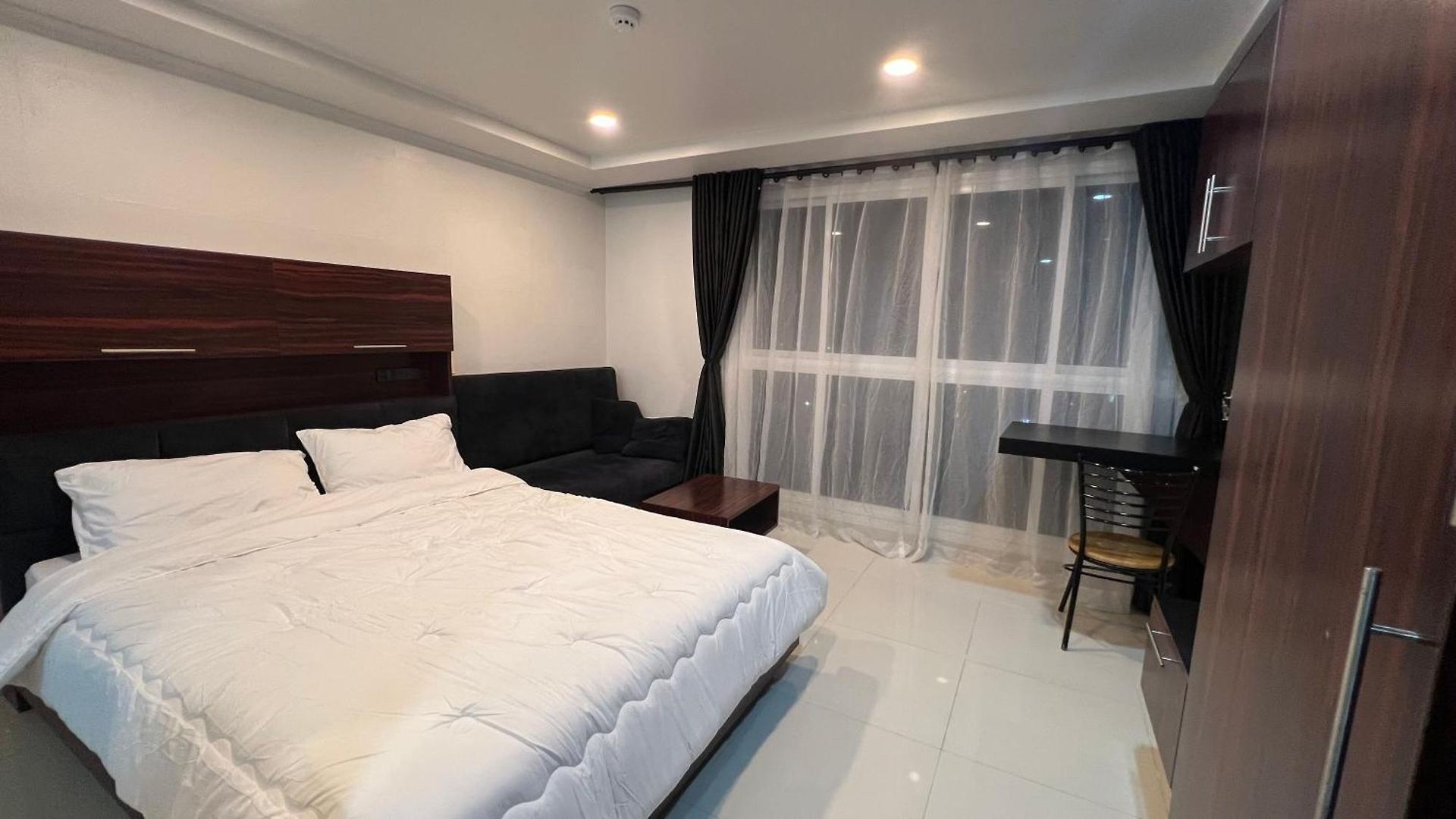 โรงแรม Novana South By Walee *