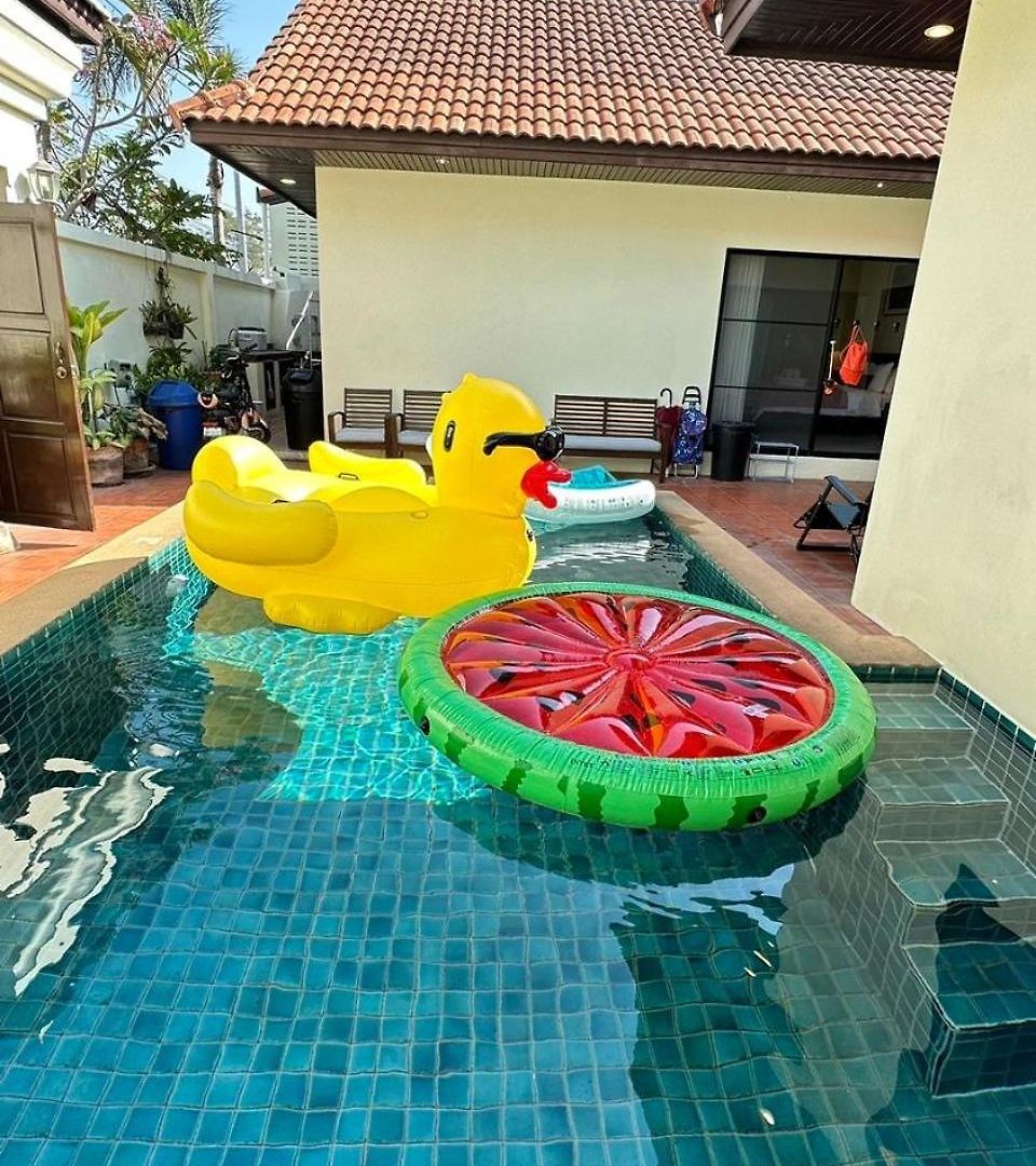 Bali Style Luxury Pool Near & Walking St! วิลล่า