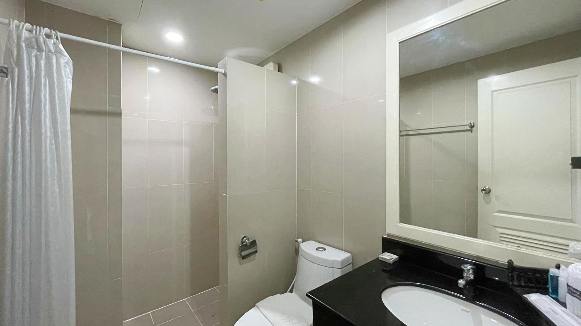 โรงแรม Baan By Sabai Near By God