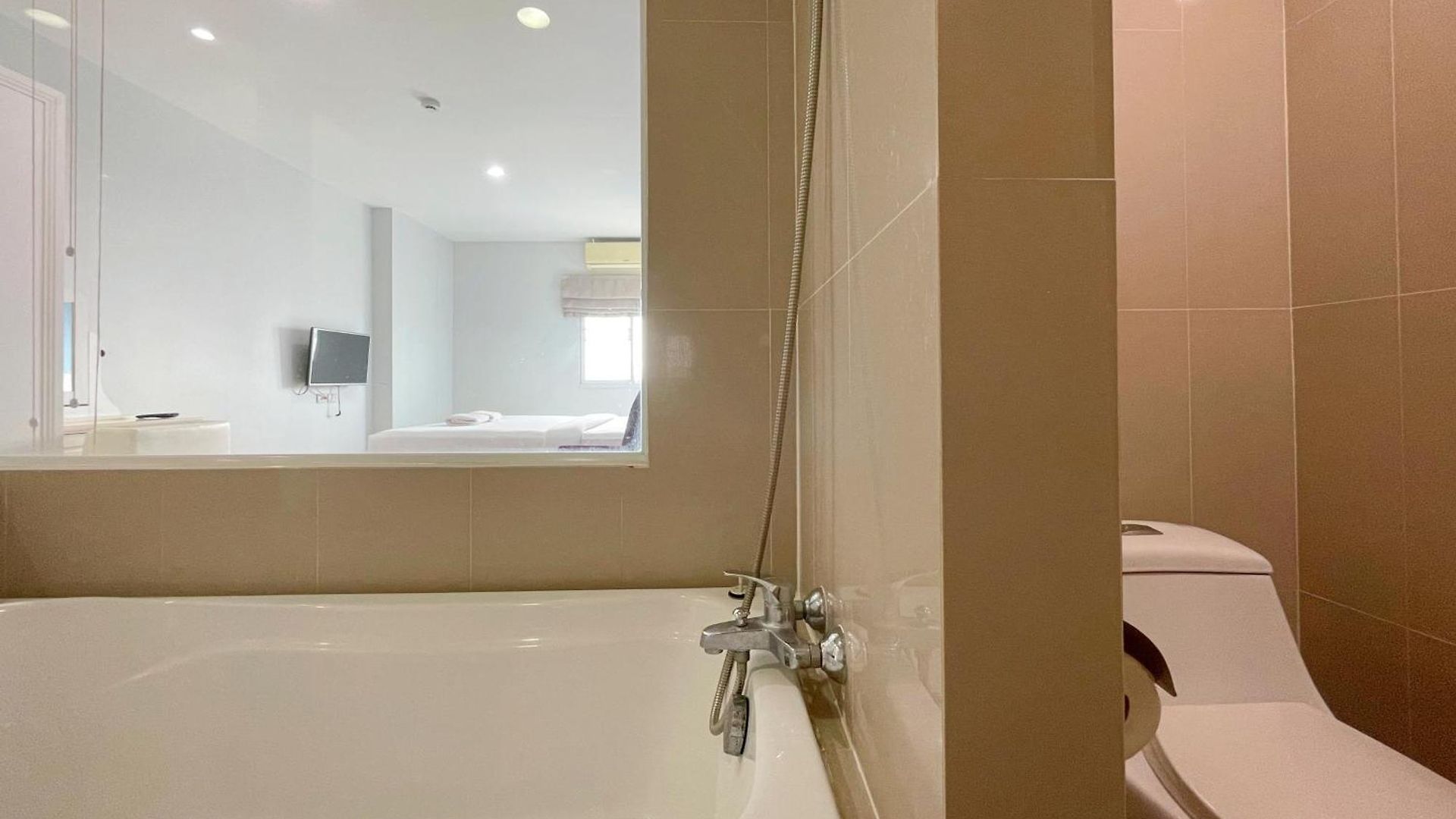 Baan By Sabai Near By God โรงแรม 3*
