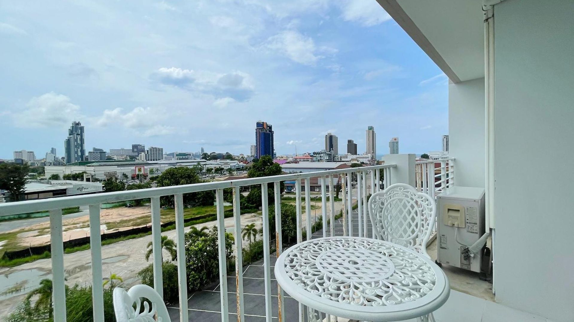 Baan By Sabai Near By God โรงแรม Pattaya