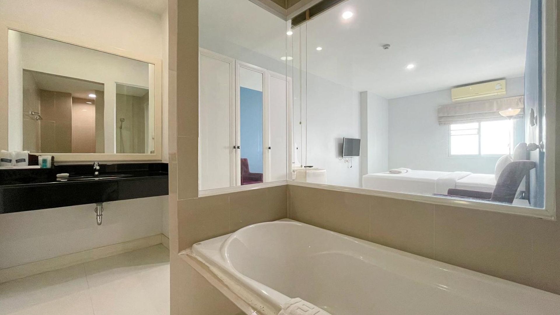 Baan By Sabai Near By God โรงแรม