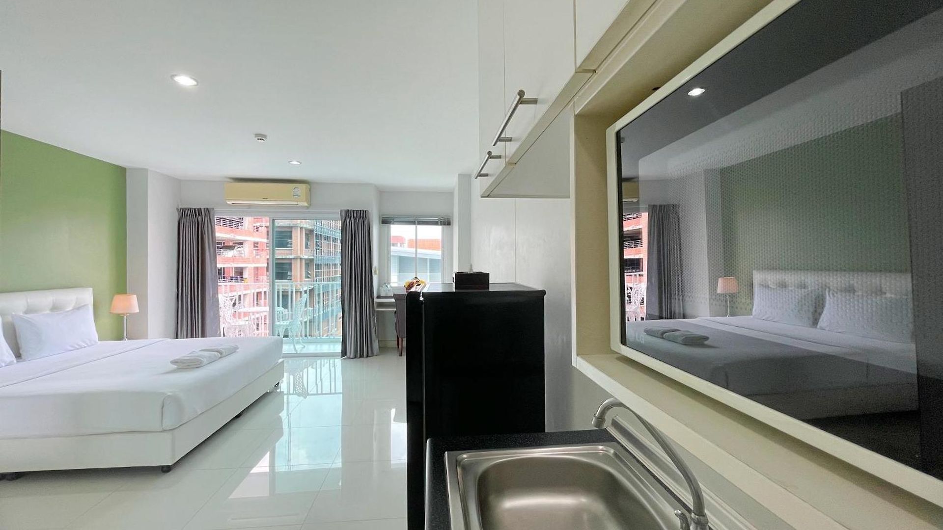 Baan By Sabai Near By God โรงแรม
