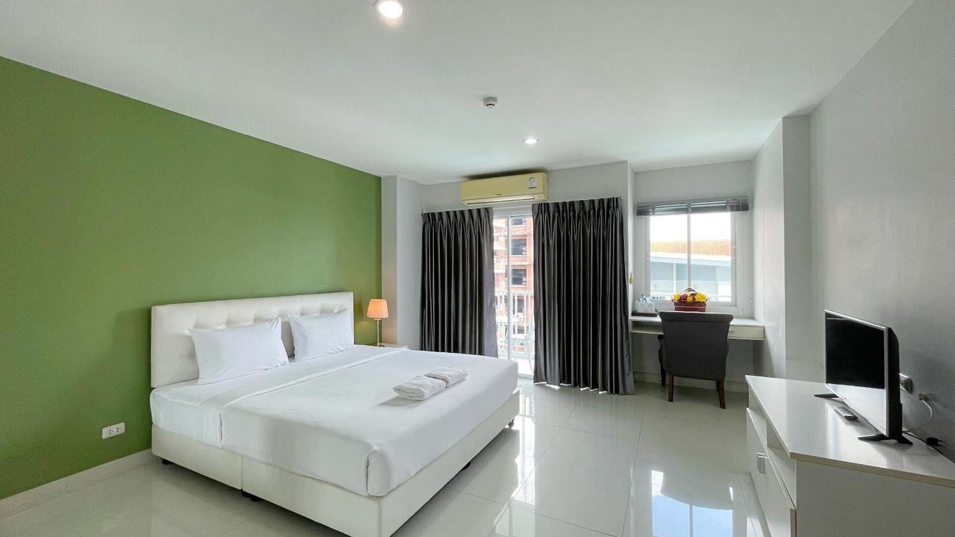 Baan By Sabai Near By God โรงแรม 3*