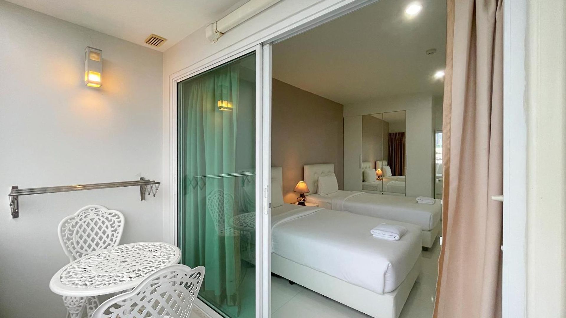 Baan By Sabai Near By God โรงแรม