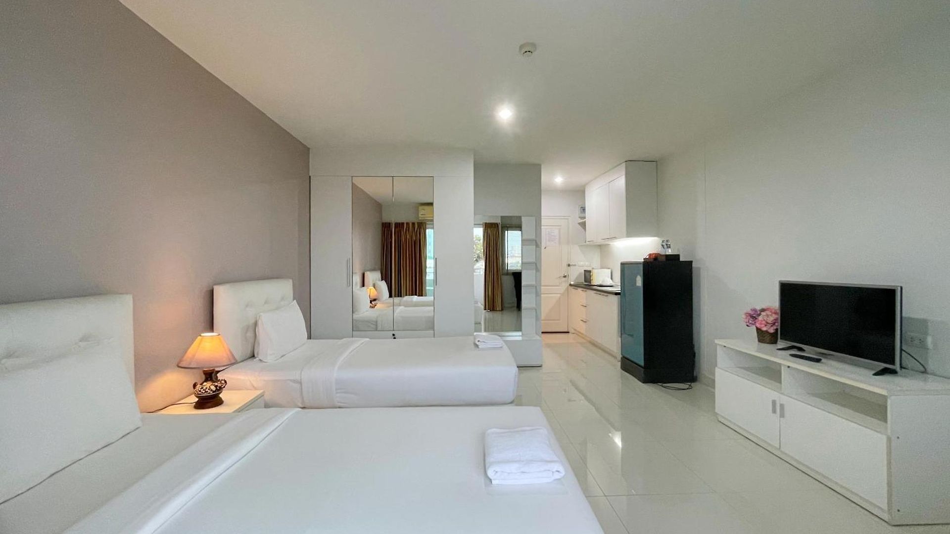 Baan By Sabai Near By God โรงแรม Pattaya