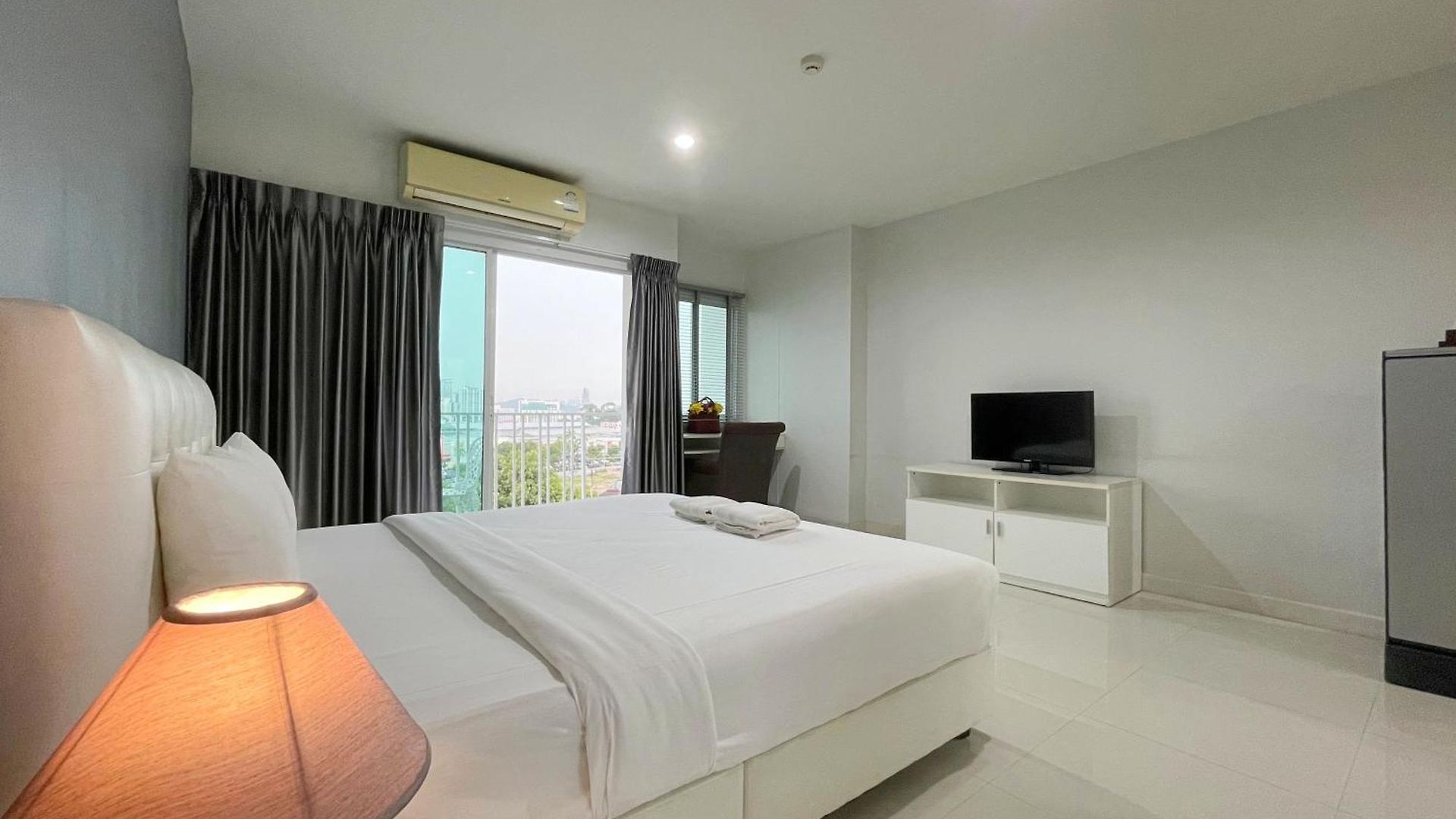 Baan By Sabai Near By God โรงแรม