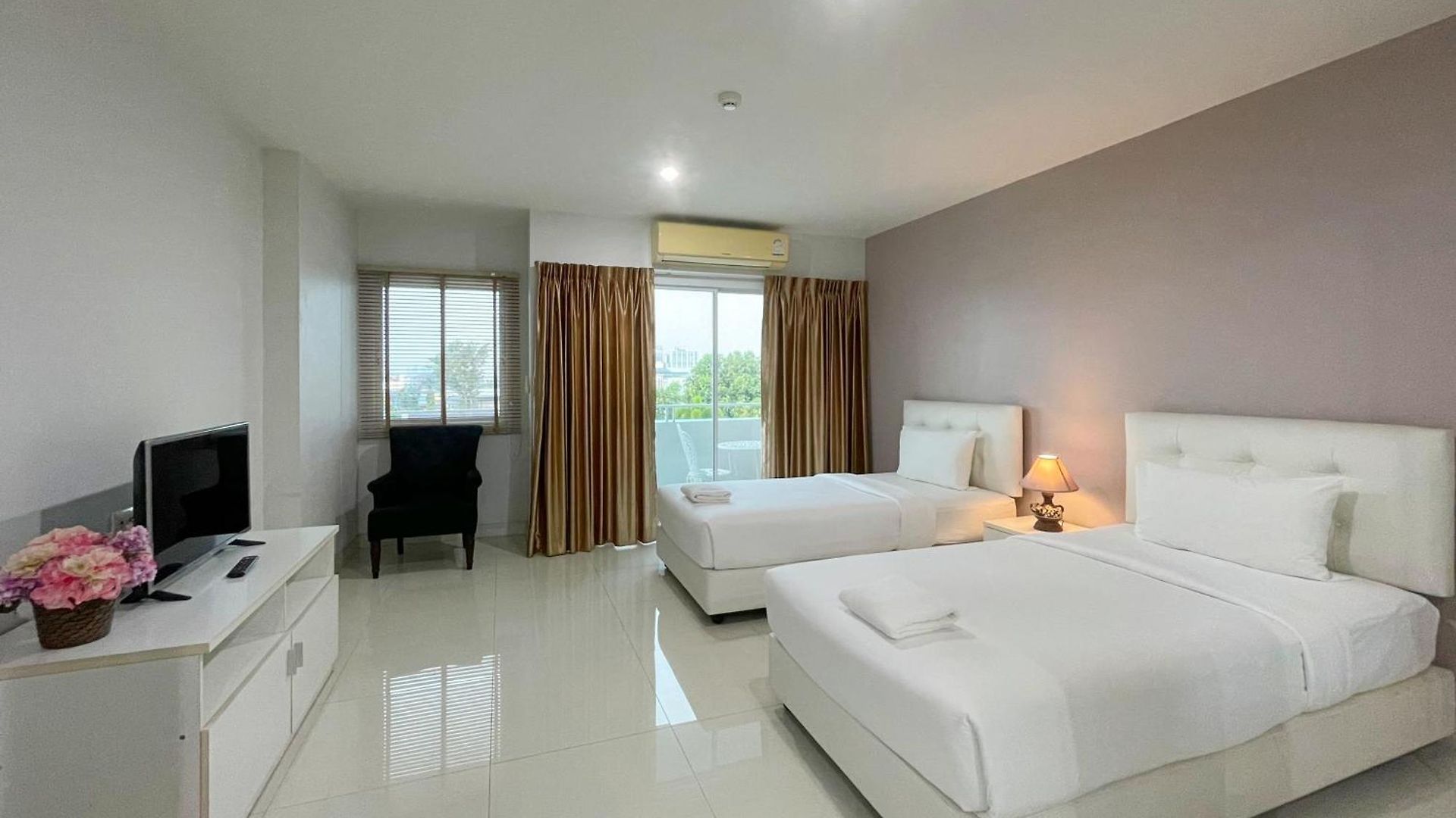โรงแรม Baan By Sabai Near By God