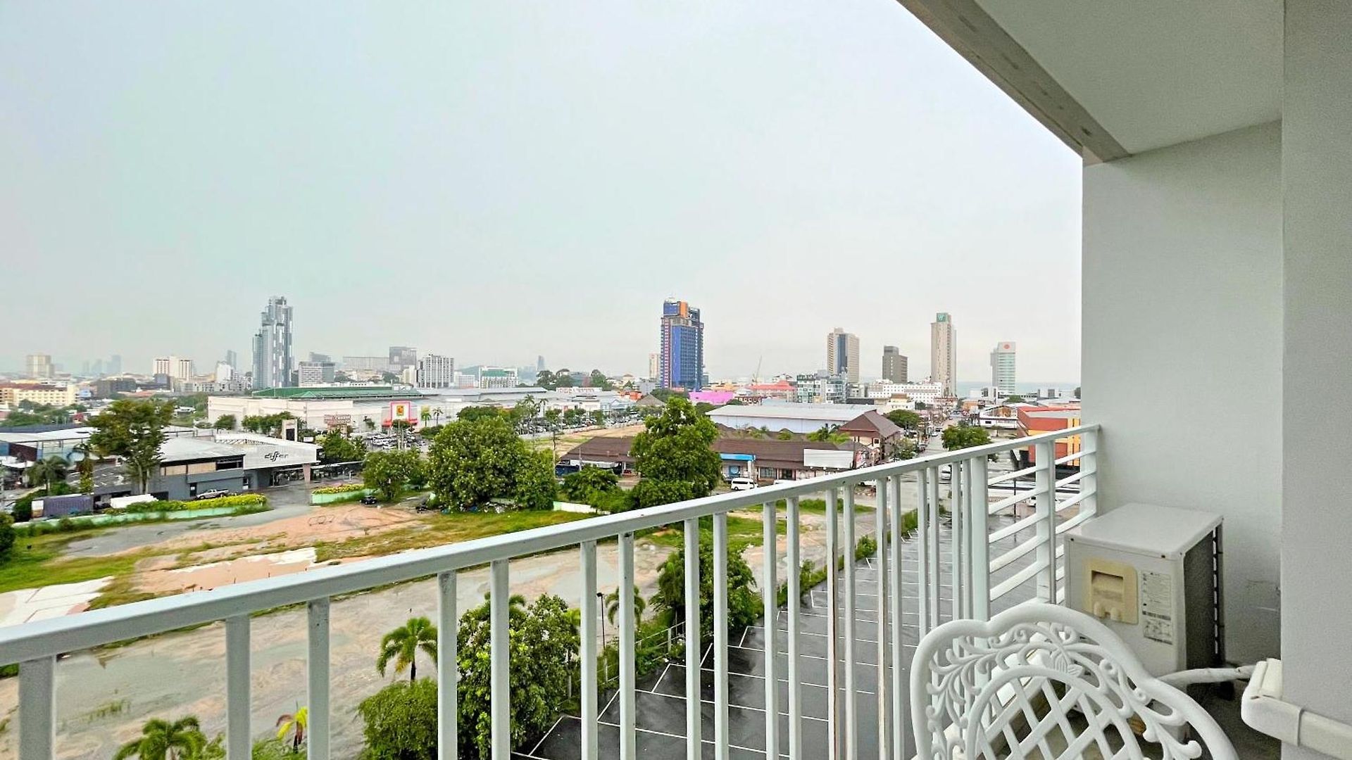 Baan By Sabai Near By God โรงแรม 3*
