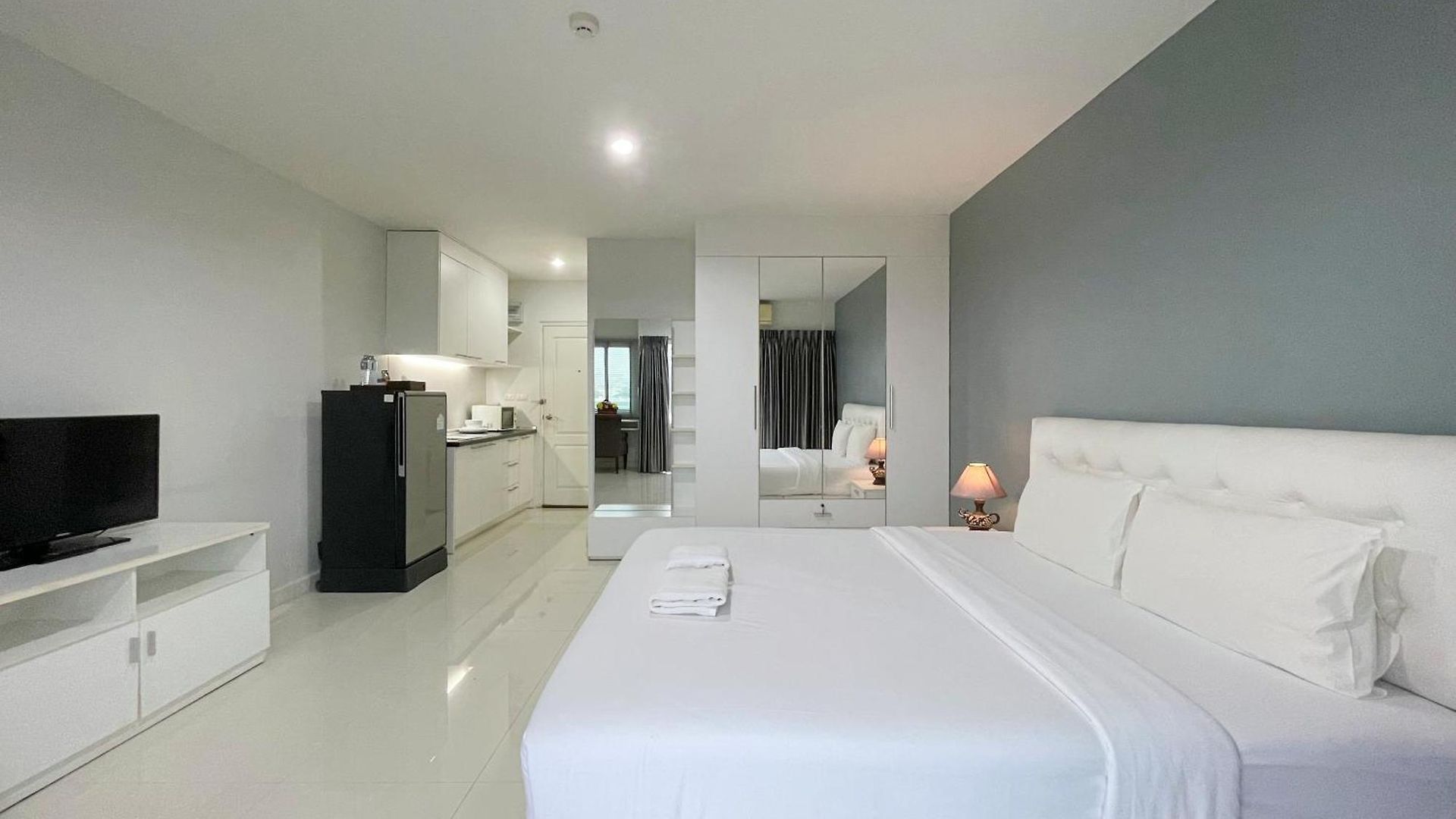 Baan By Sabai Near By God โรงแรม
