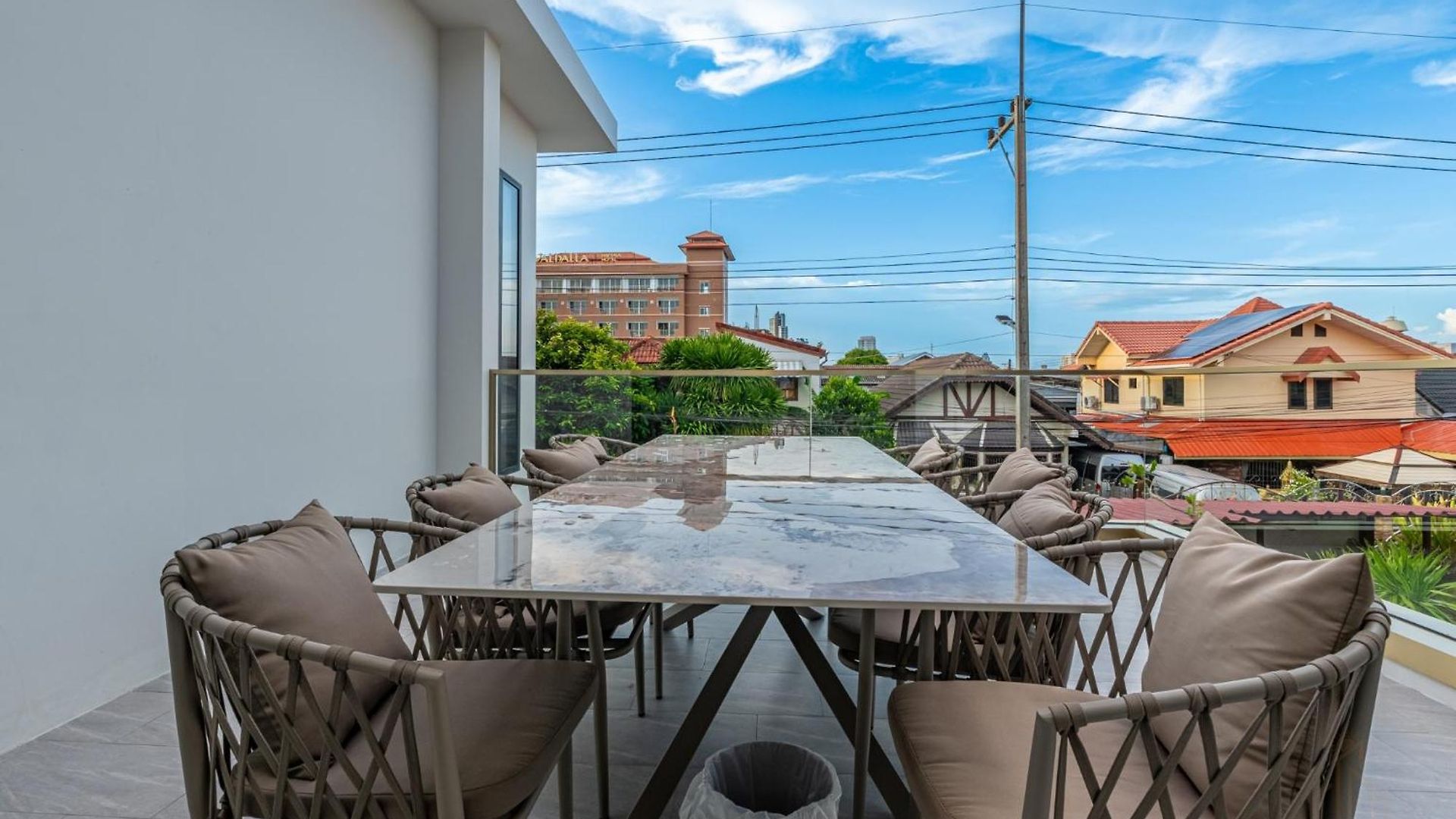 Villa T M L-urban Modern Pool -4 Bedrooms & 5 Bathrooms - Private Ktv - Prime Location -family & Group