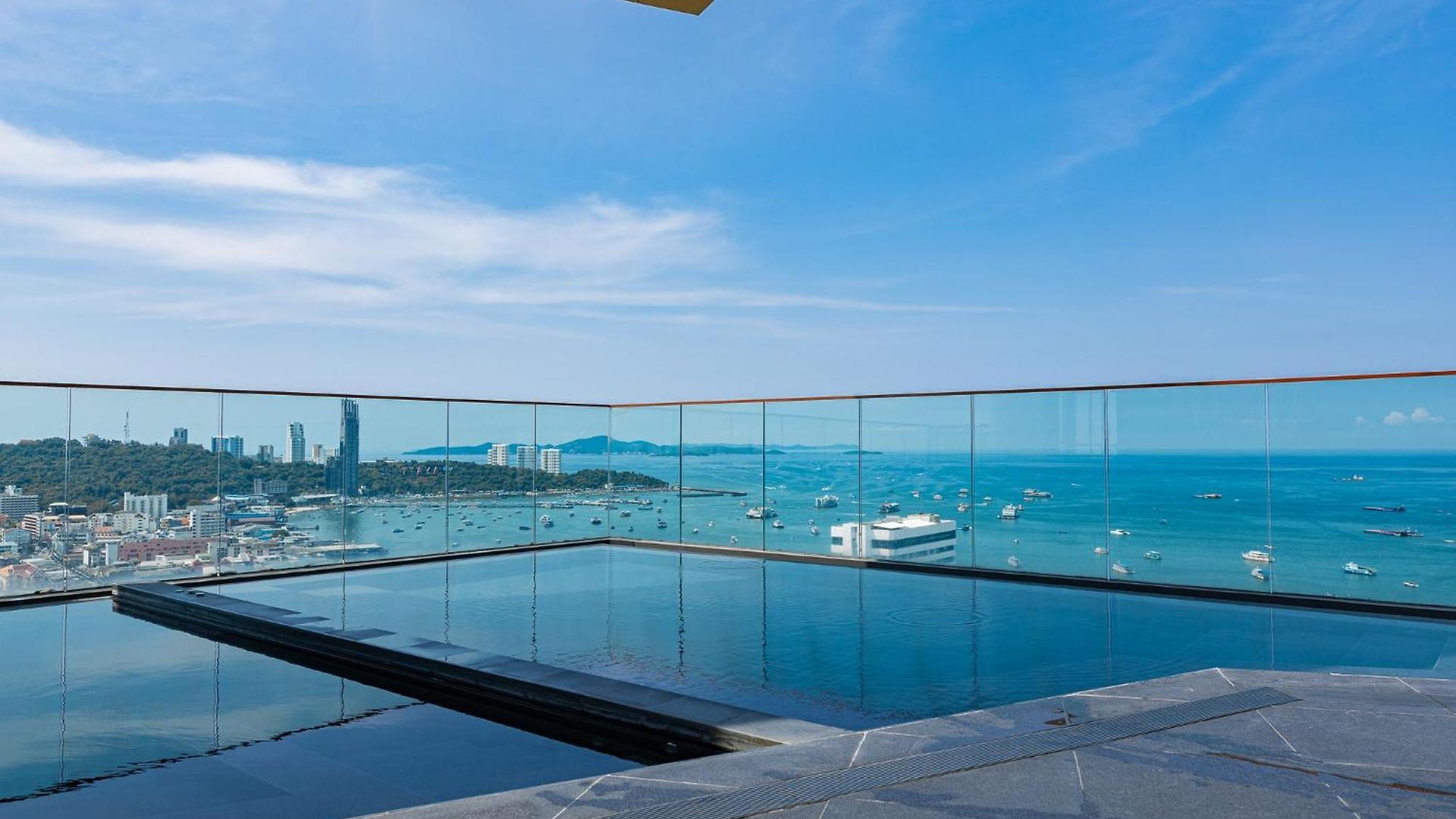 Luxury Edge อพาร์ทเม้น