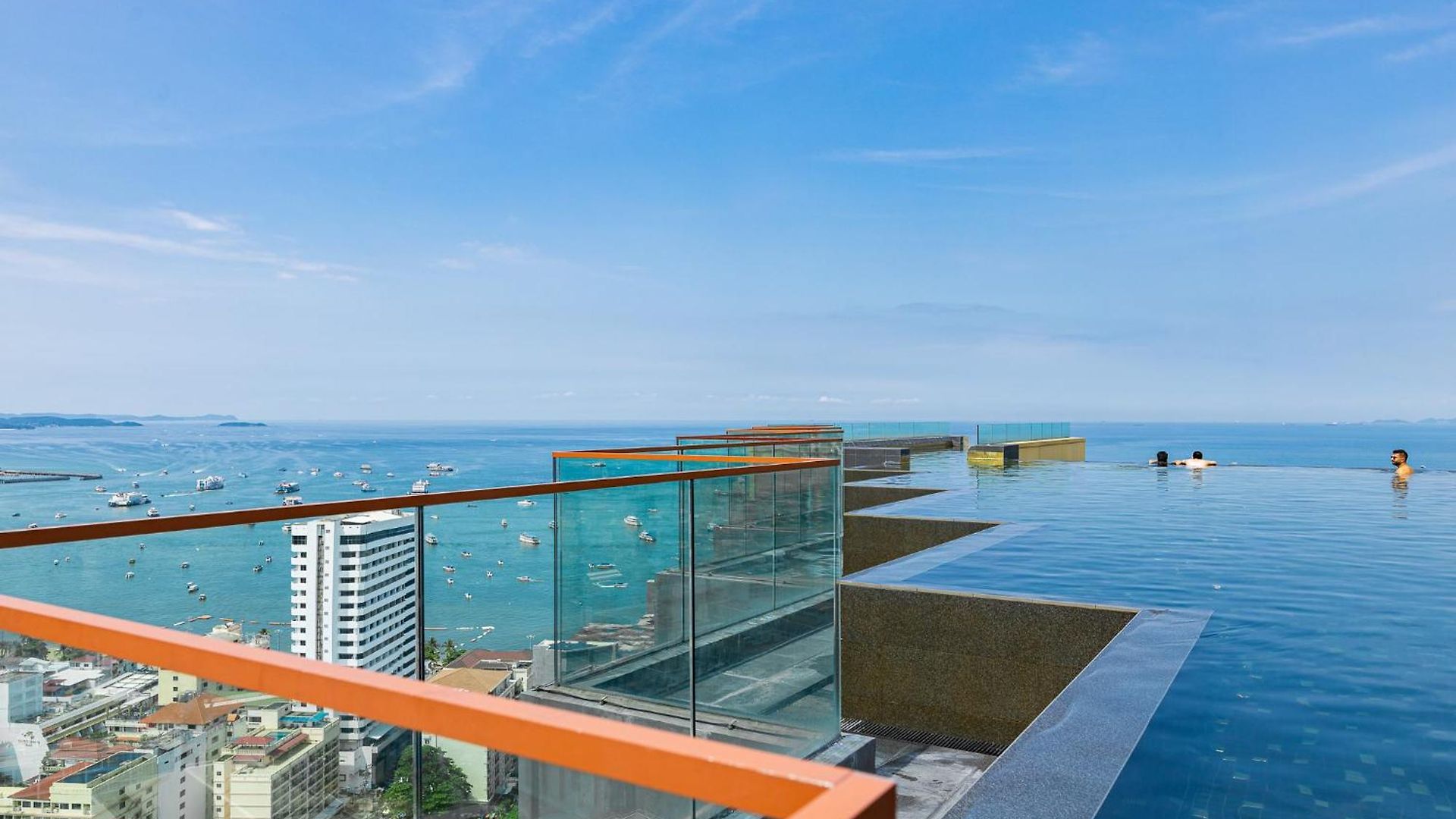 อพาร์ทเม้น Luxury Edge Pattaya