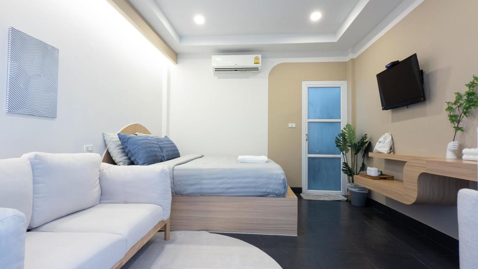 โรงแรม The Seathru Koh Larn 3*