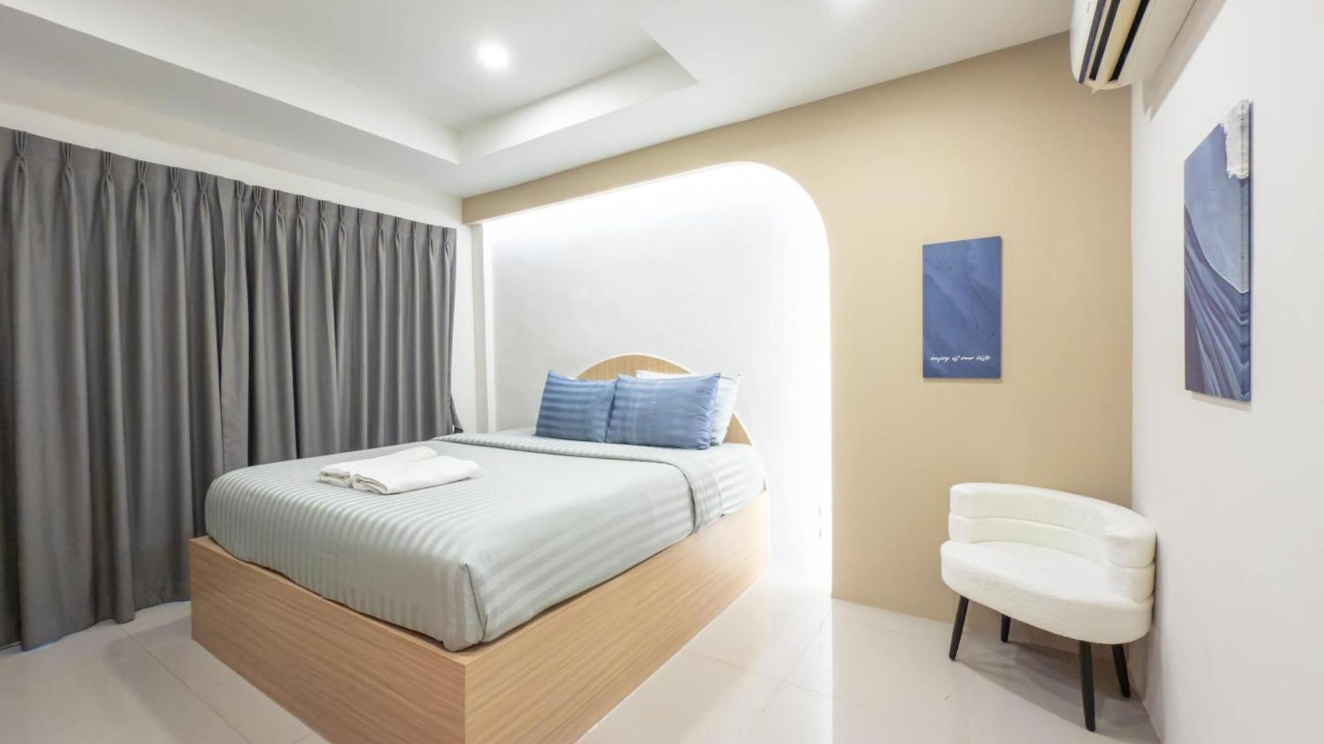 โรงแรม The Seathru Koh Larn