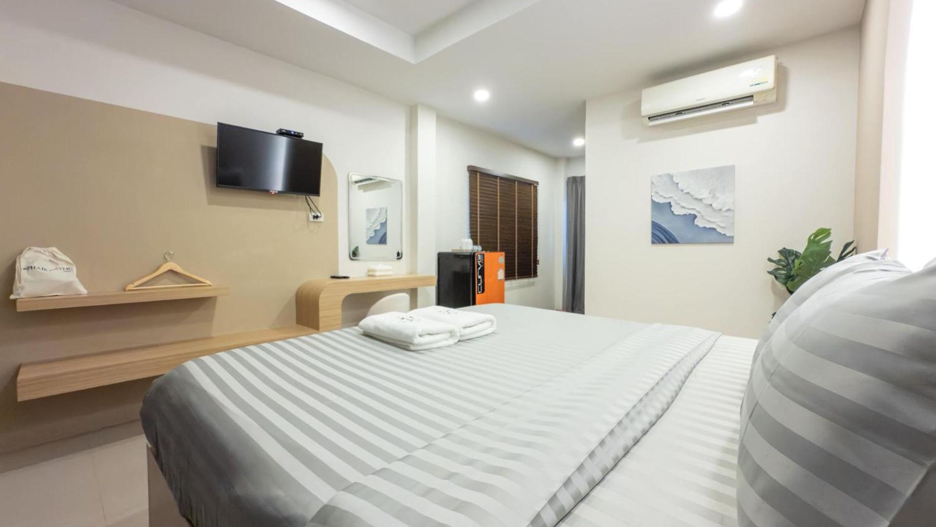 โรงแรม The Seathru Koh Larn 3*