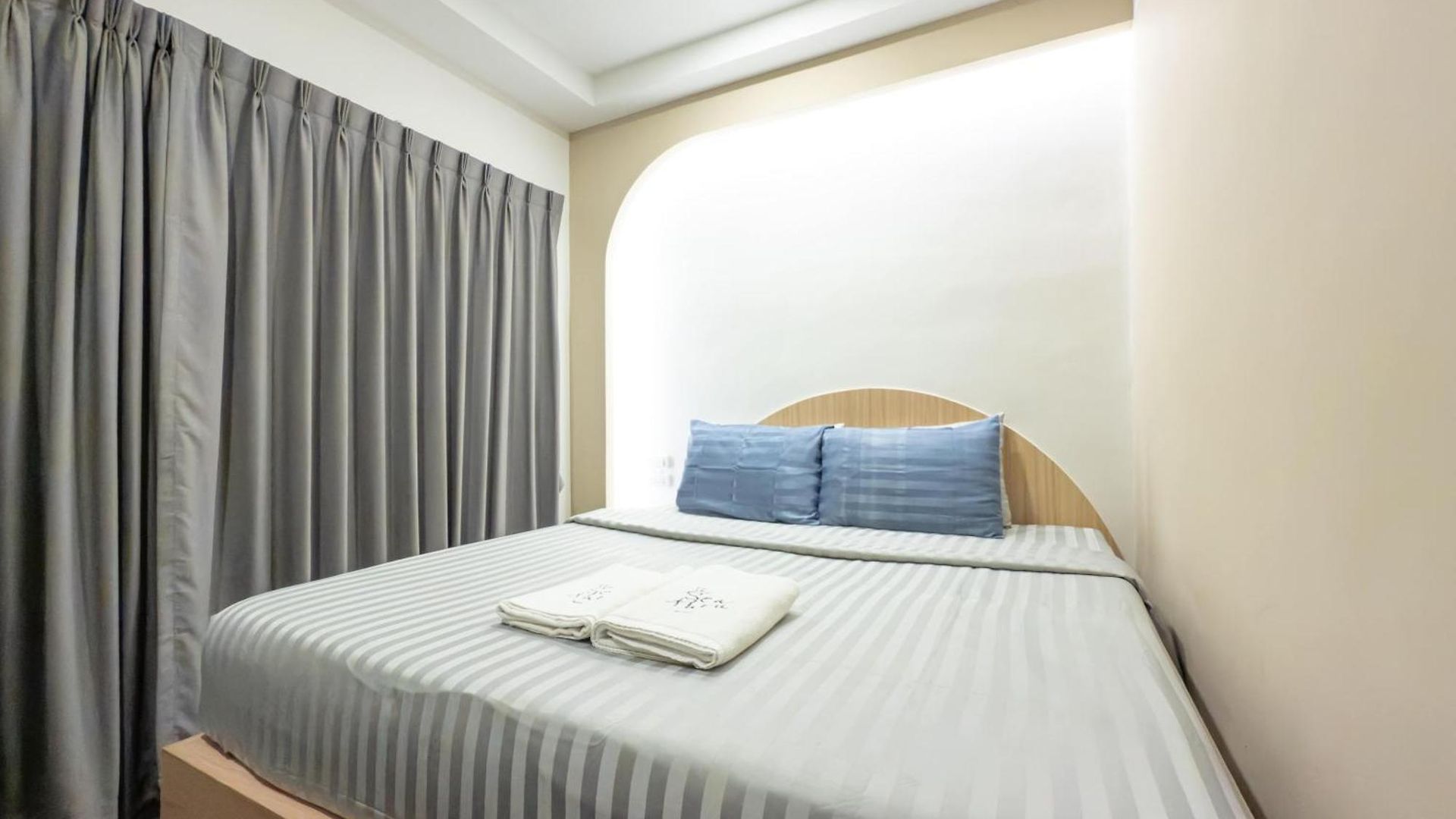 โรงแรม The Seathru Koh Larn Pattaya