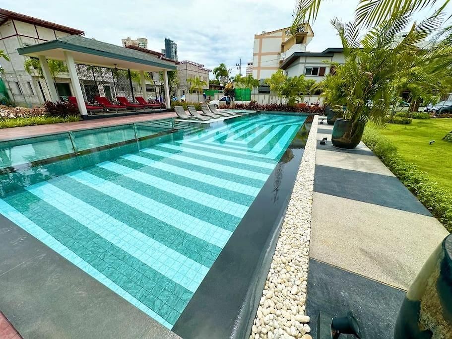 Super Luxury 3 Bedroom Private Pool With Jacuzzi, Near 711, 10 Minutes To Walking Street And - Mt 7