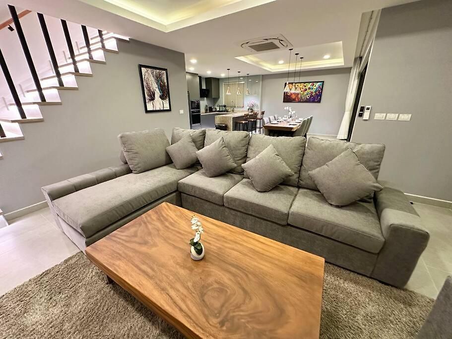 Super Luxury 3 Bedroom Private Pool With Jacuzzi, Near 711, 10 Minutes To Walking Street And - Mt 7 Pattaya