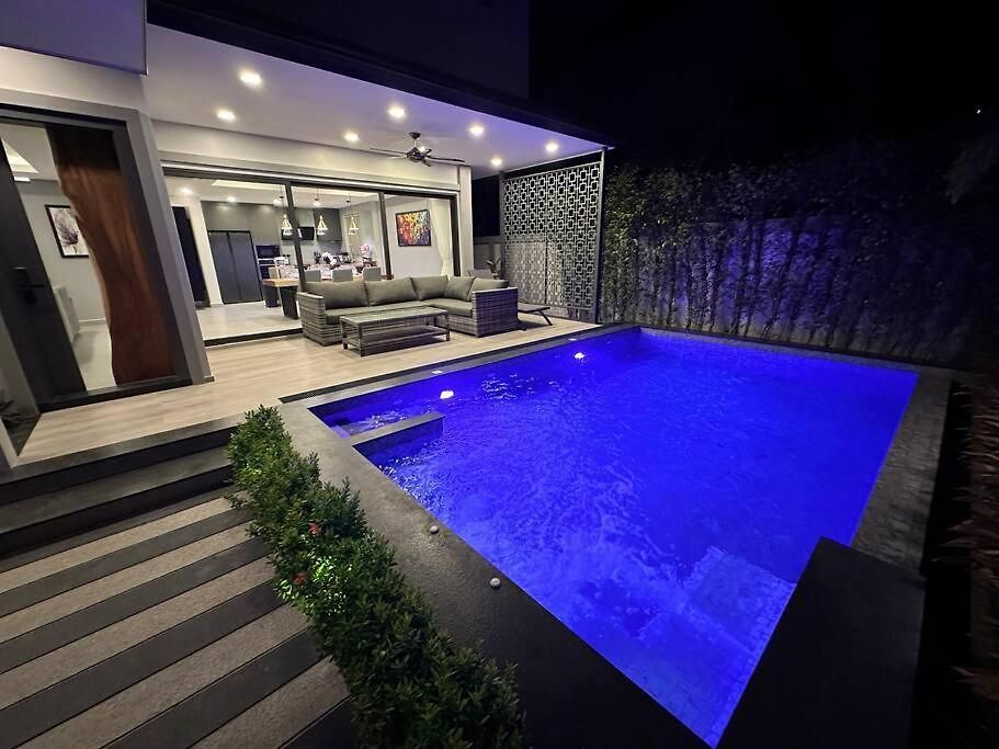 Super Luxury 3 Bedroom Private Pool With Jacuzzi, Near 711, 10 Minutes To Walking Street And - Mt 7 วิลล่า