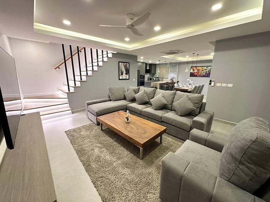 Super Luxury 3 Bedroom Private Pool With Jacuzzi, Near 711, 10 Minutes To Walking Street And - Mt 7 วิลล่า *