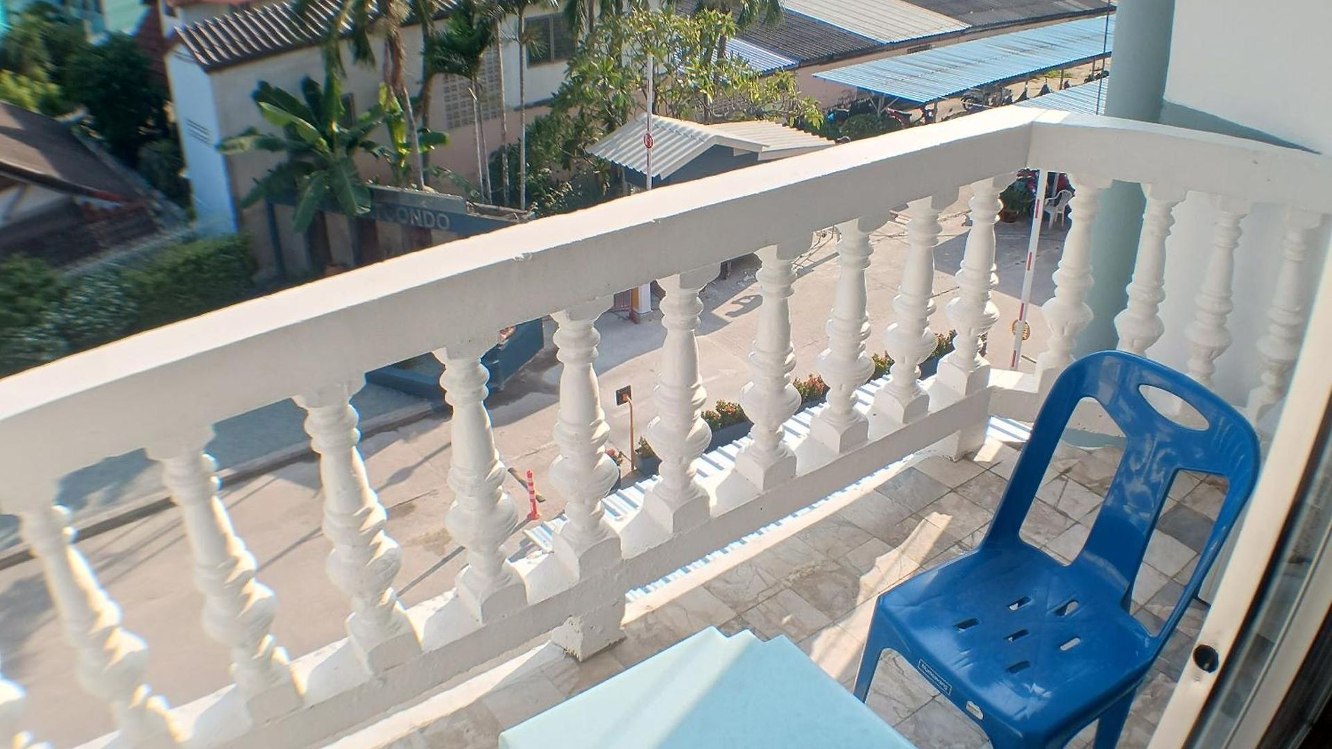 โรงแรม Arunotai Ii - *