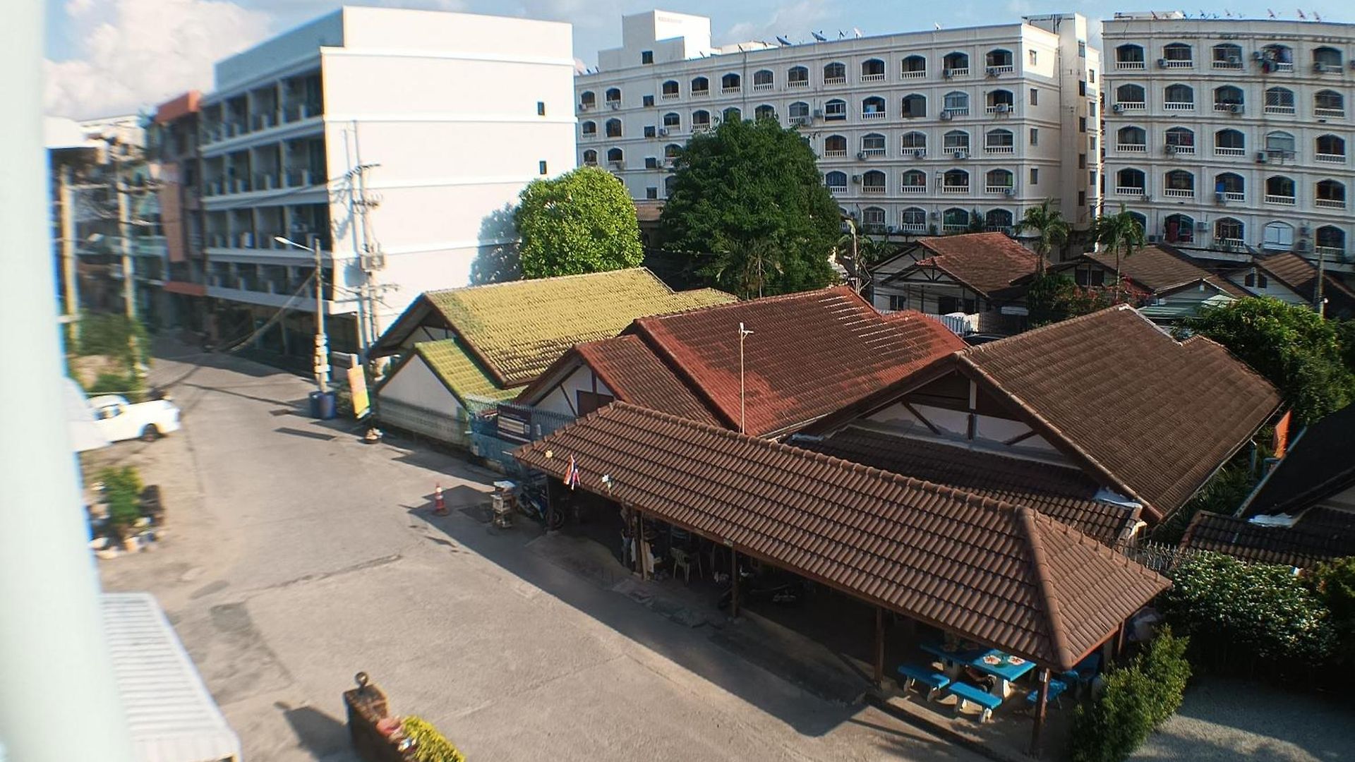 โรงแรม Arunotai Ii - *