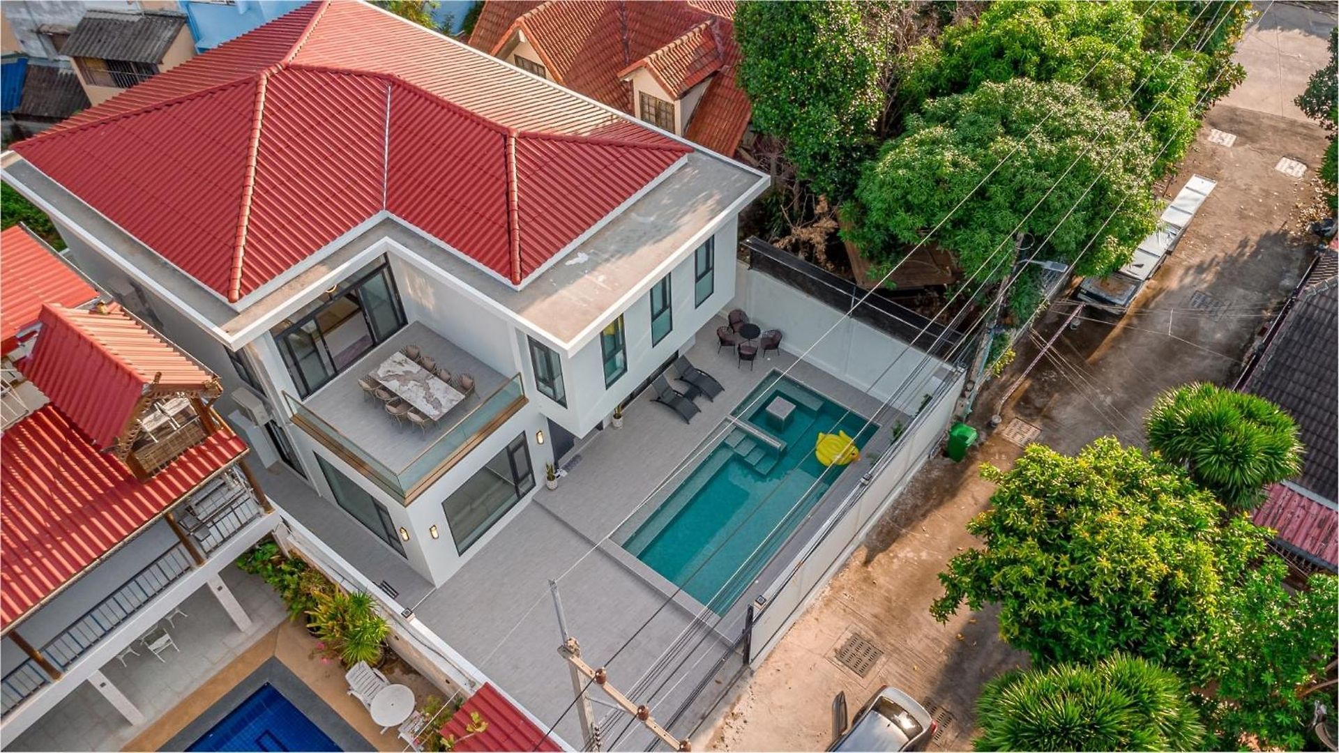 T M L-urban Modern Pool -4 Bedrooms & 5 Bathrooms - Private Ktv - Prime Location -family & Group * Pattaya