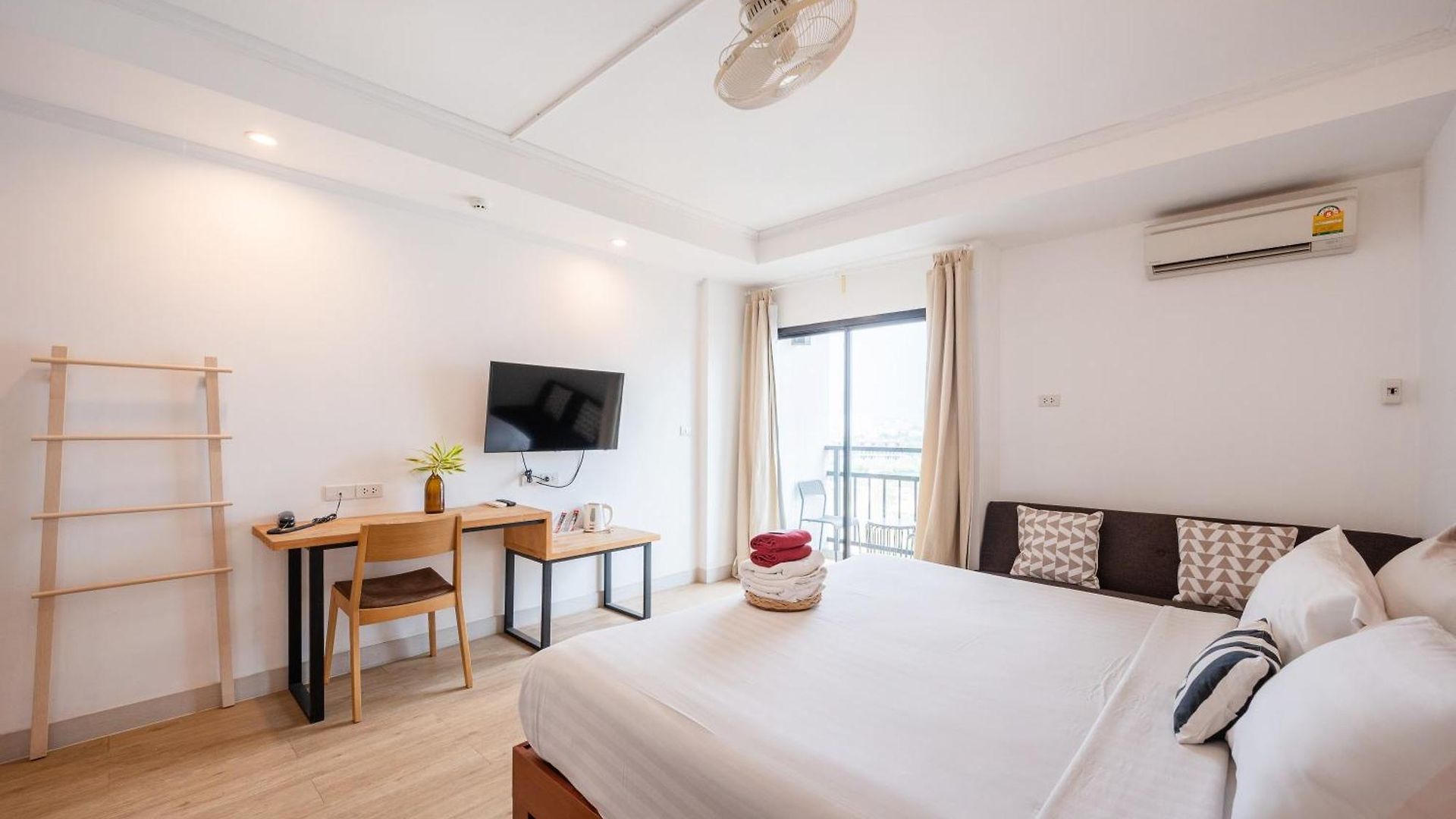 The Corner โรงแรม