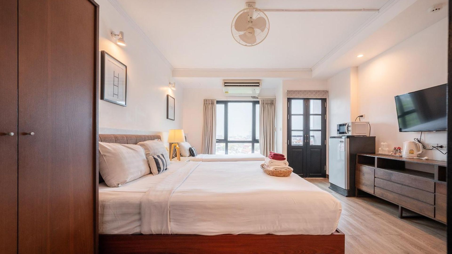 โรงแรม The Corner