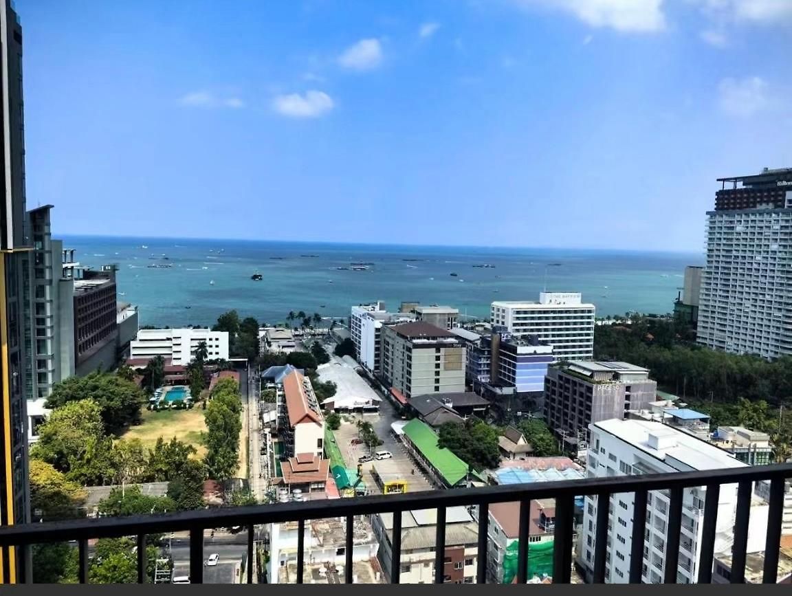 อพาร์ทเม้น The Base Near Festival Pattaya