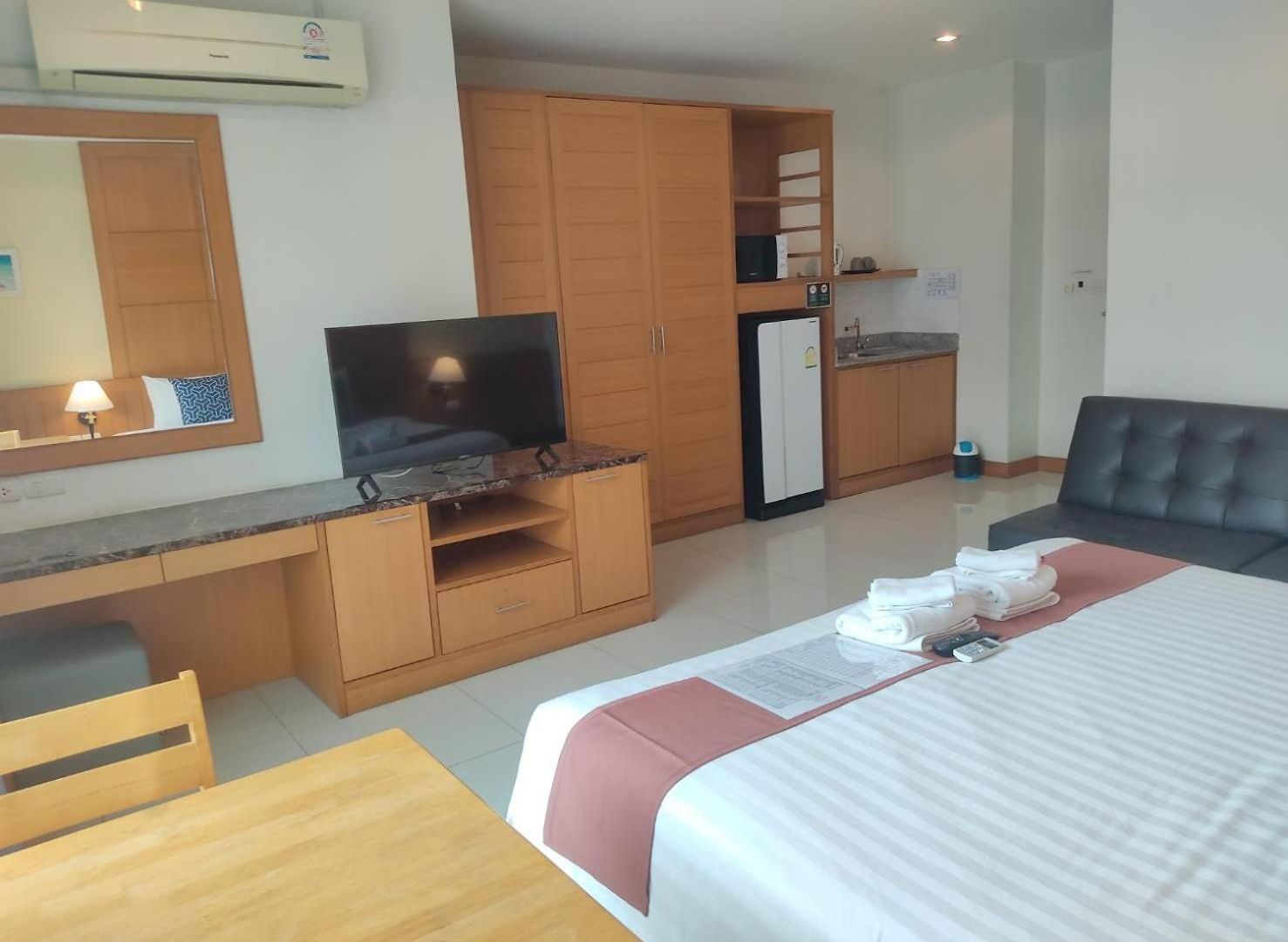 ดิ ไอคอนเพลซ 1 แอท พัทยากลาง 3* Pattaya