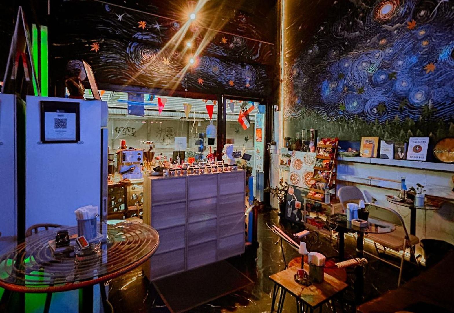 ที่พัก Happiness Community Wake & Bake - Rooftop Bar & Bistro *