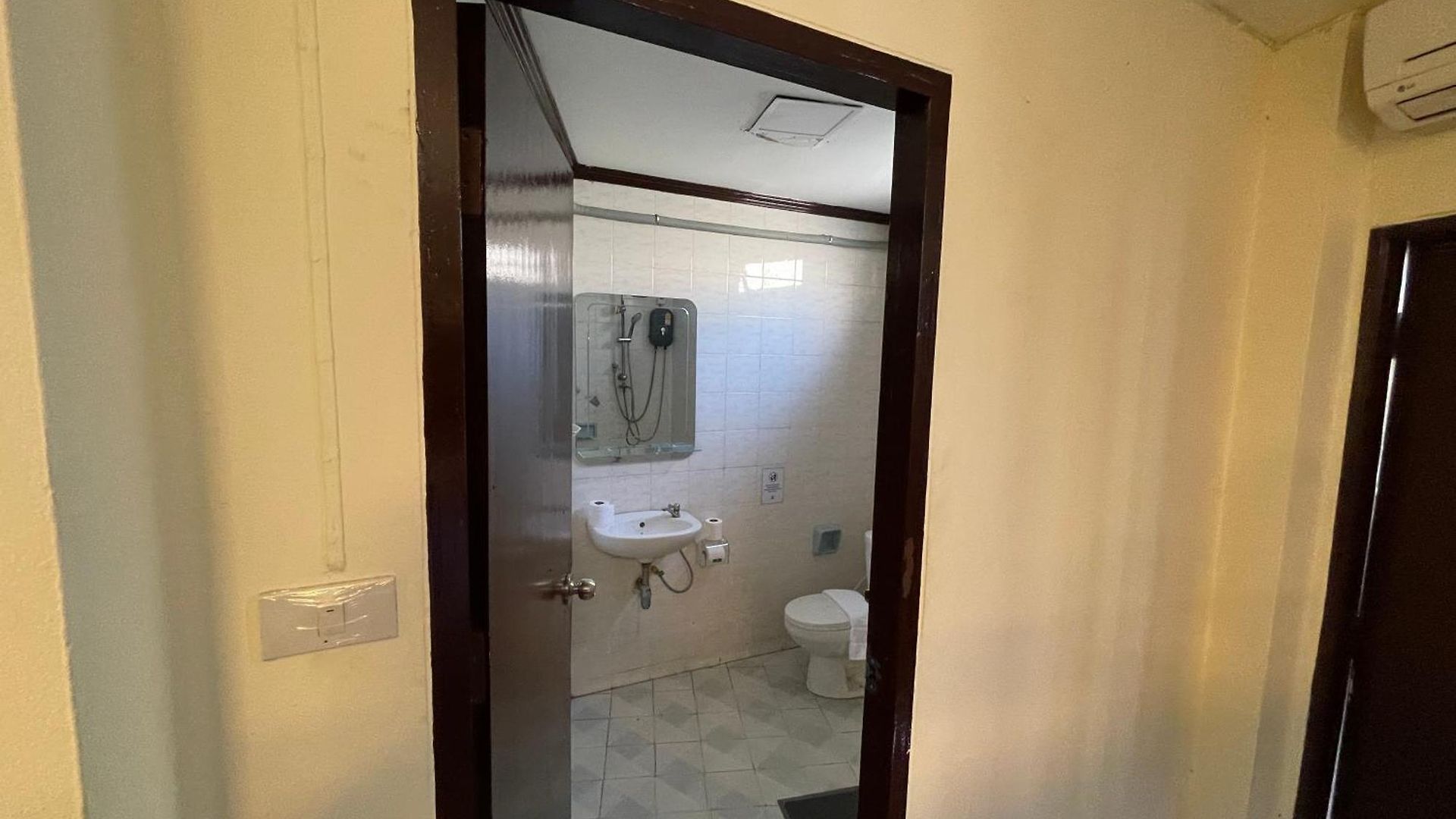 Maland House - Soi 14 Saisong Road โรงแรม