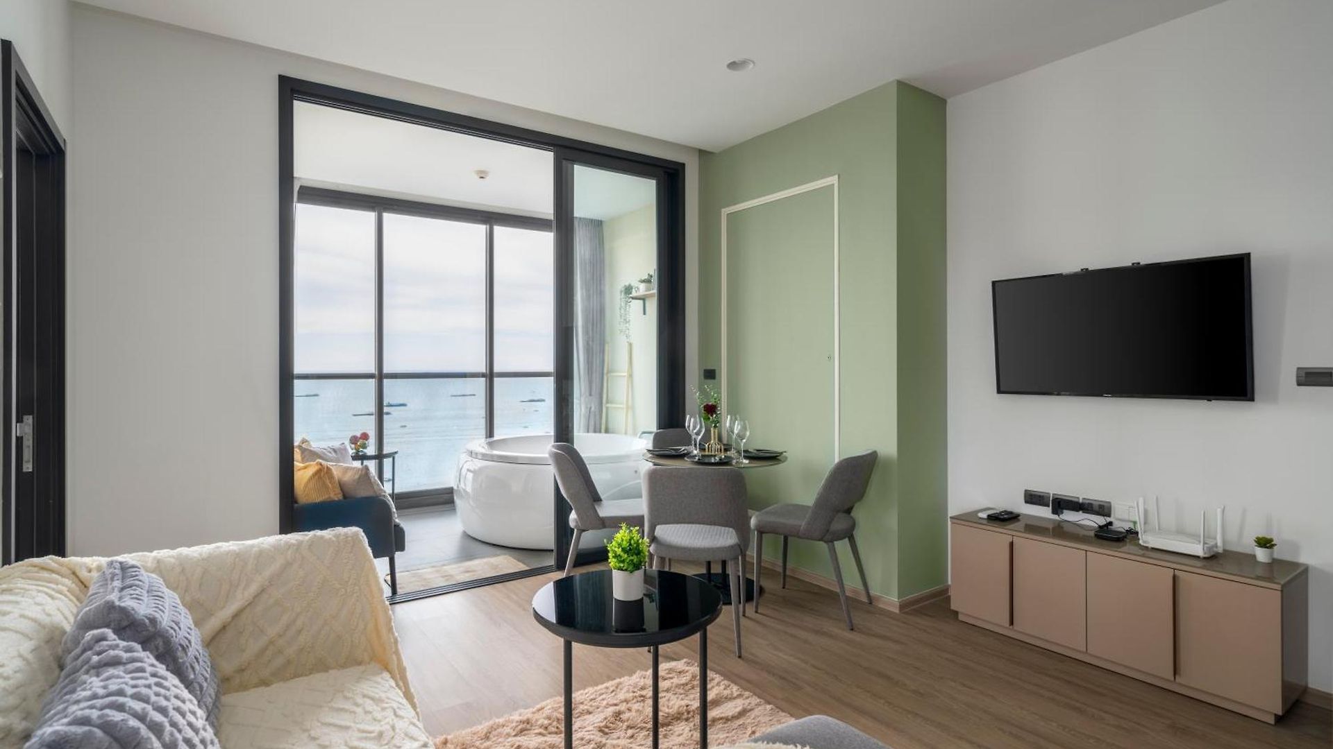 Vacaystation Edge 4* Pattaya