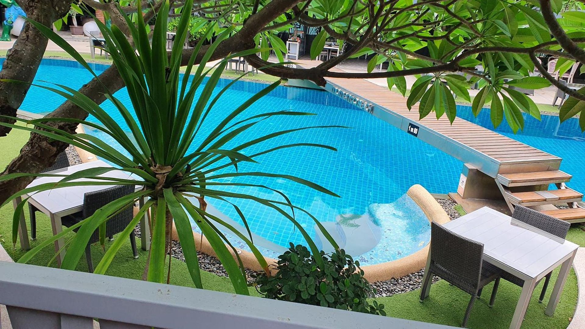 โรงแรม โมเมนโต