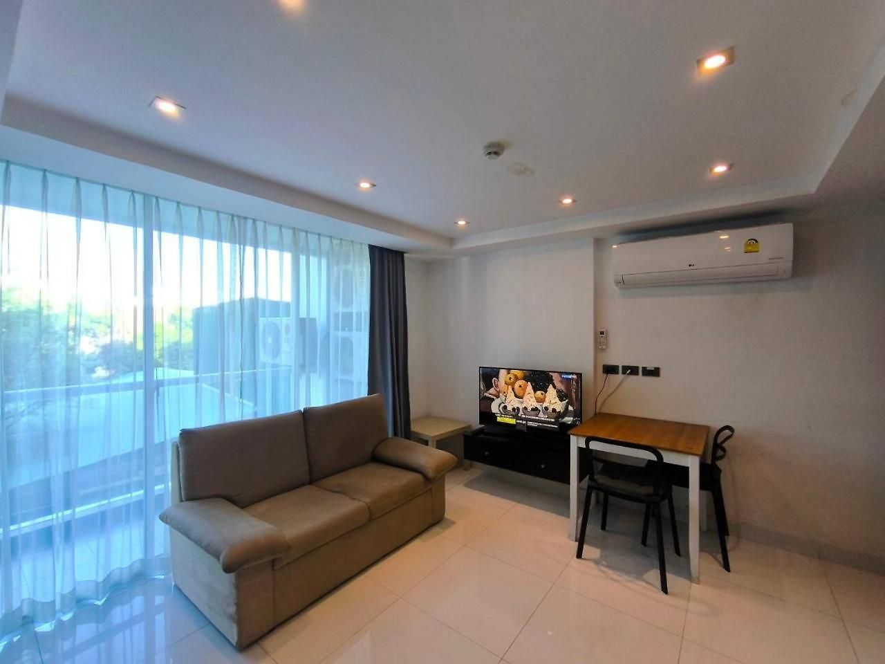 อพาร์ทเม้น Serenity Wongamat 413 *