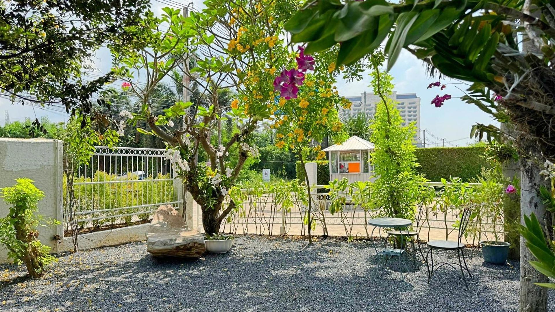 Baan By Sabai Near By God โรงแรม Pattaya