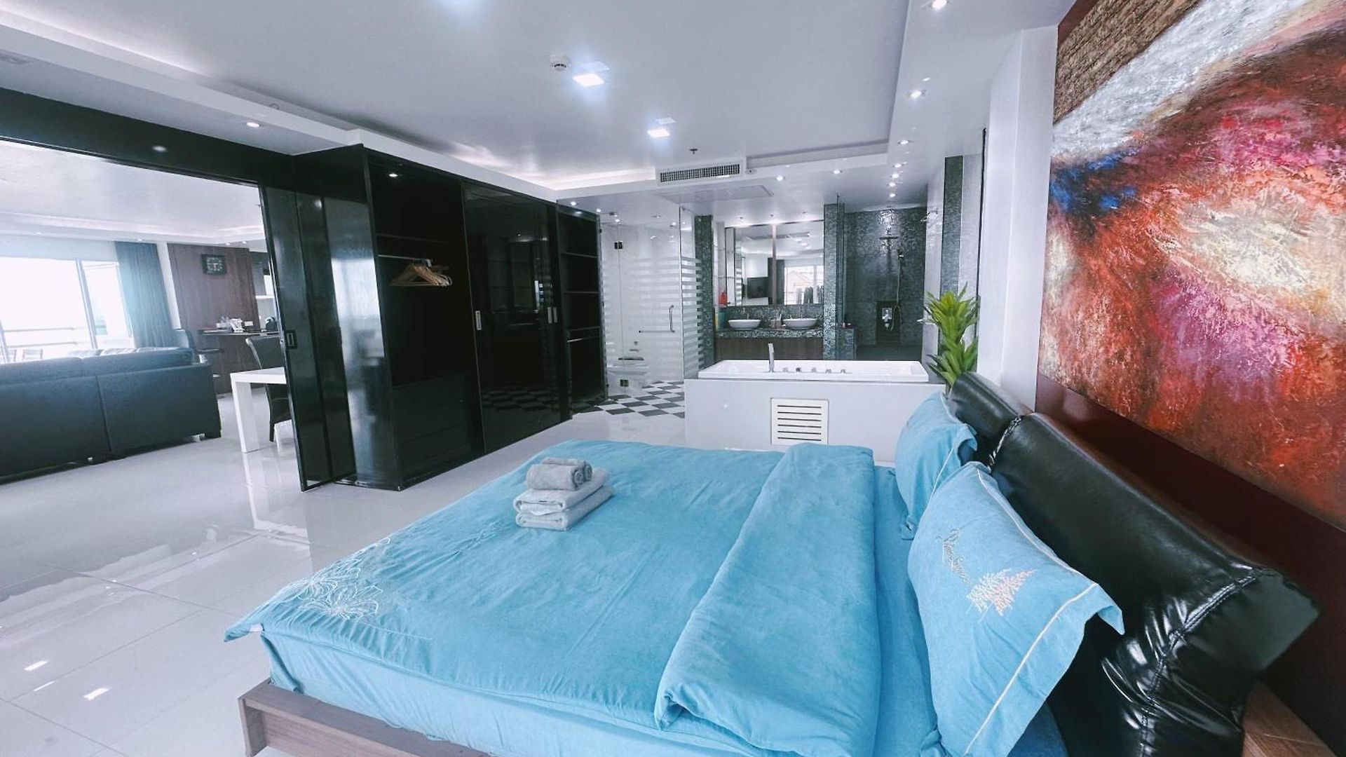 Amazing Big Balcony Seaview Dontan Beachfront อพาร์ทเม้น